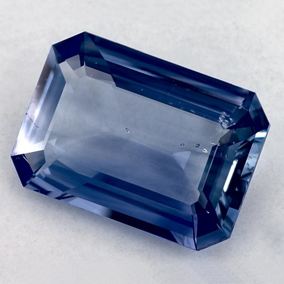 Una piedra de nacimiento de septiembre muy preciosa con un encantador color azul. Se cree que traen buena suerte y fortuna a la vida.

Explora la vibrante colección de esmeraldas, rubíes y zafiros de nuestra tienda, disponibles como gemas sueltas y
