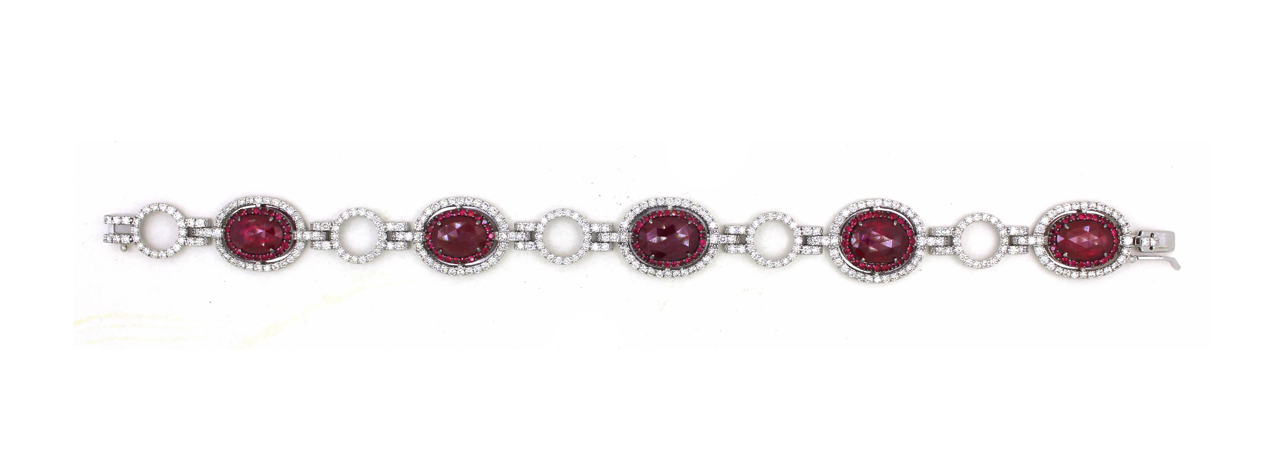 This exquisite link bracelet is a harmonious blend of rich rubies and dazzling diamonds, exuding luxury and sophistication. Crafted in 18k white gold and weighing 22 grams, it combines elegance with a contemporary design. The bracelet features 5