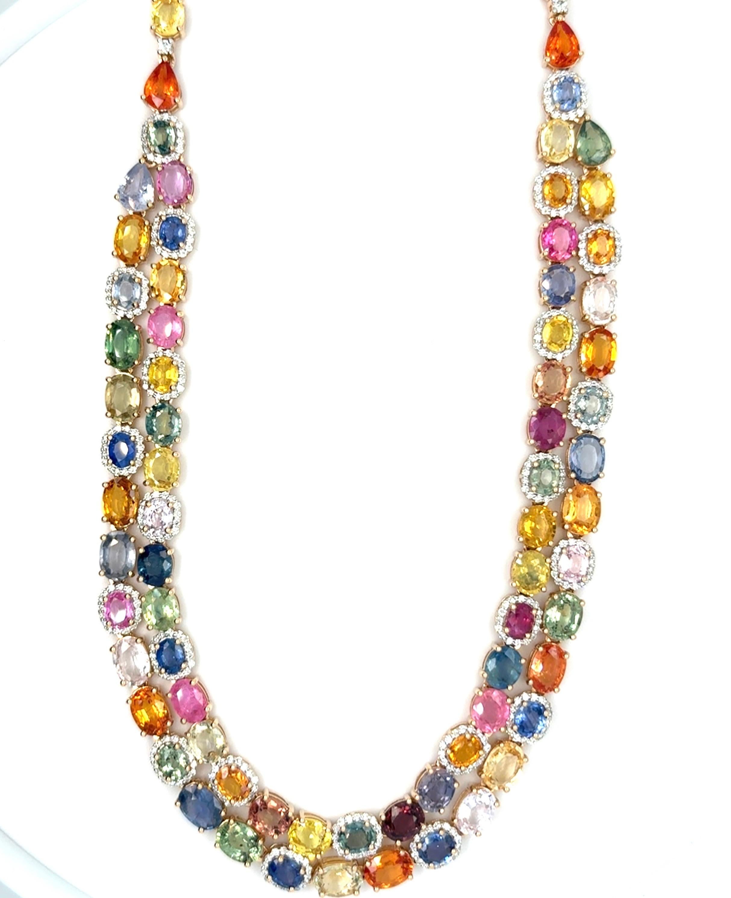 Taille ovale Collier multibrins en or jaune avec saphirs multicolores et diamants de 61,10 carats en vente