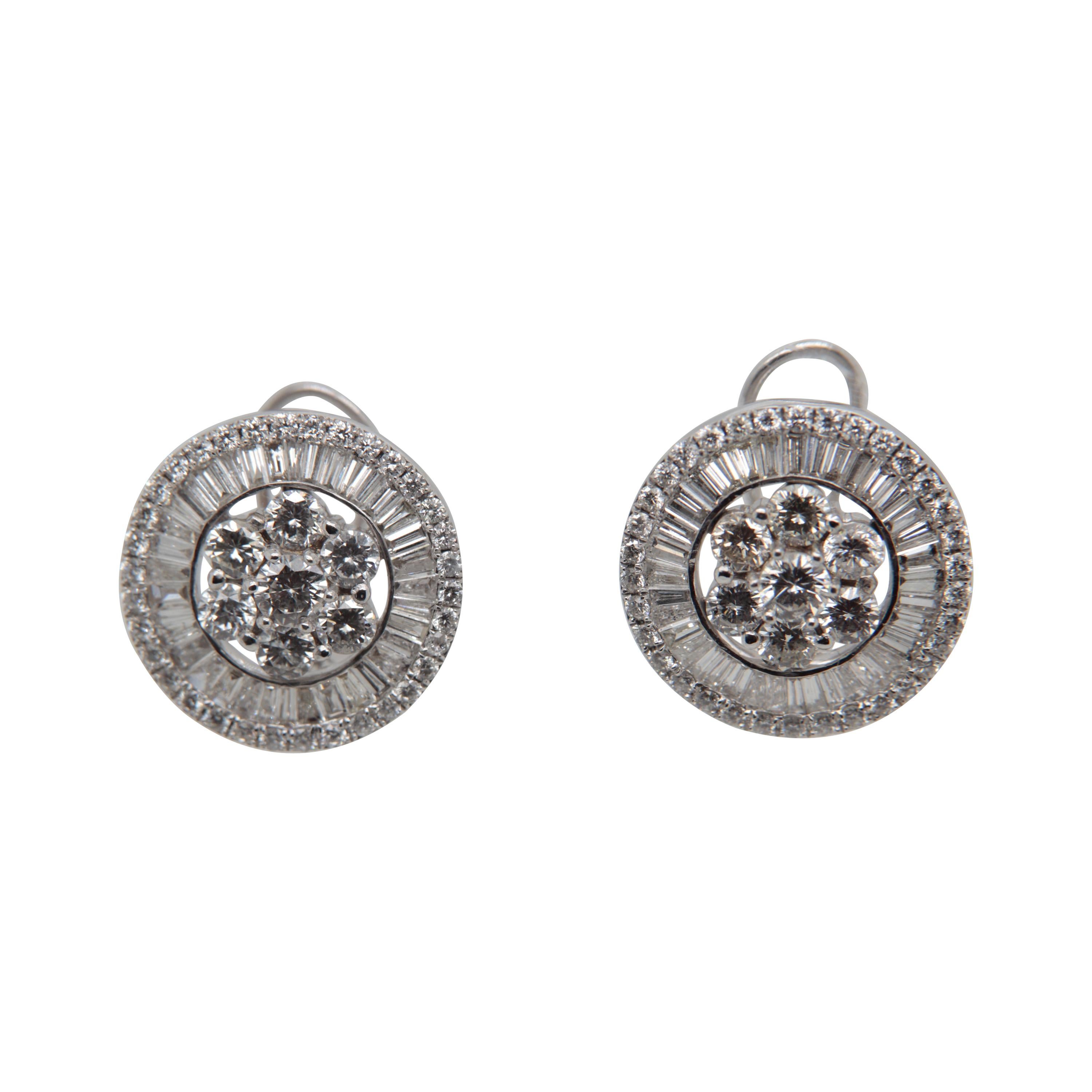 6.12 Carat Diamond Earring in 18 Karat Gold For Sale