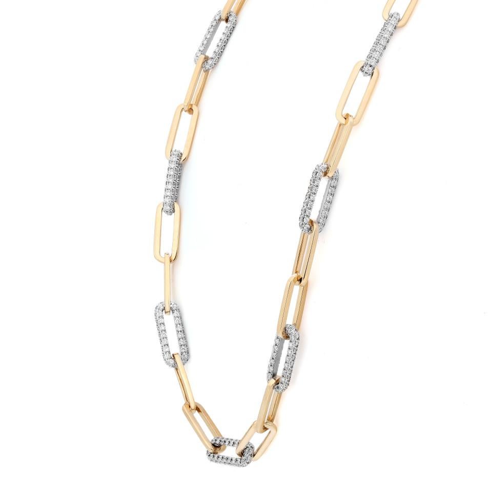Wir stellen Ihnen unsere 6,12 Karat Diamant-Büroklammer-Halskette aus 14 Karat Weiß- und Gelbgold vor. Dieses raffinierte Schmuckstück besteht aus sorgfältig gefertigten Büroklammer-Gliedern, von denen einige mit schimmernden weißen Pavé-Diamanten