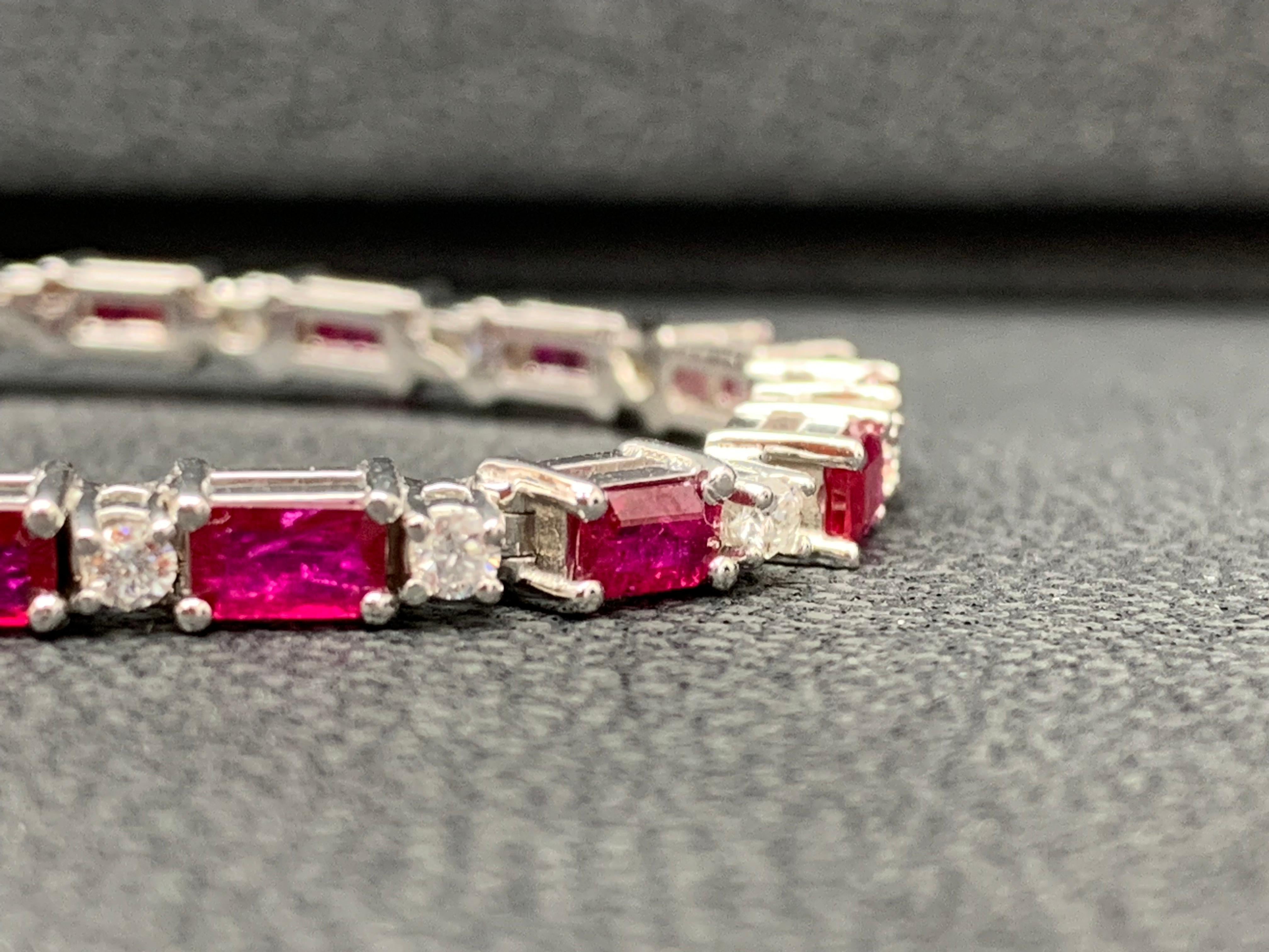 Taille émeraude Bracelet en or blanc 14 carats avec diamants et rubis taille émeraude de 6,12 carats en vente