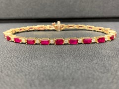 Bracciale di rubini e diamanti taglio smeraldo da 6,12 carati in oro giallo 14K