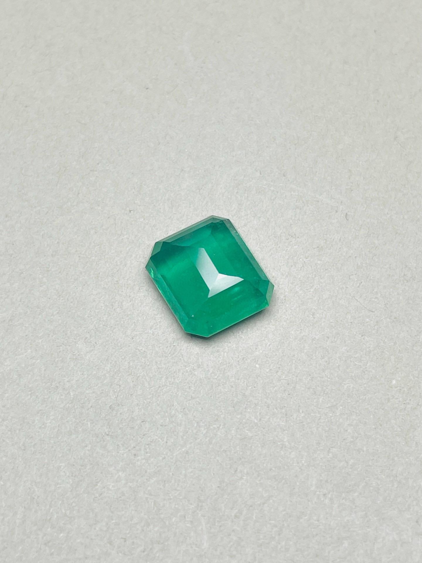 6.12 Ct GIA Certified No Oil Emerald Zambia at High Clarity (Émeraude certifiée sans huile en Zambie) Unisexe en vente