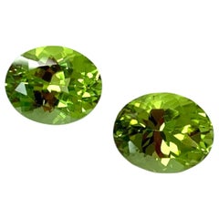 6.02 carati di peso totale, peridoto ovale verde mela, coppia di gemme sfuse