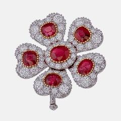 Broche en or blanc 18 carats, rubis et diamants de Birmanie No Heat de 6,13 carats