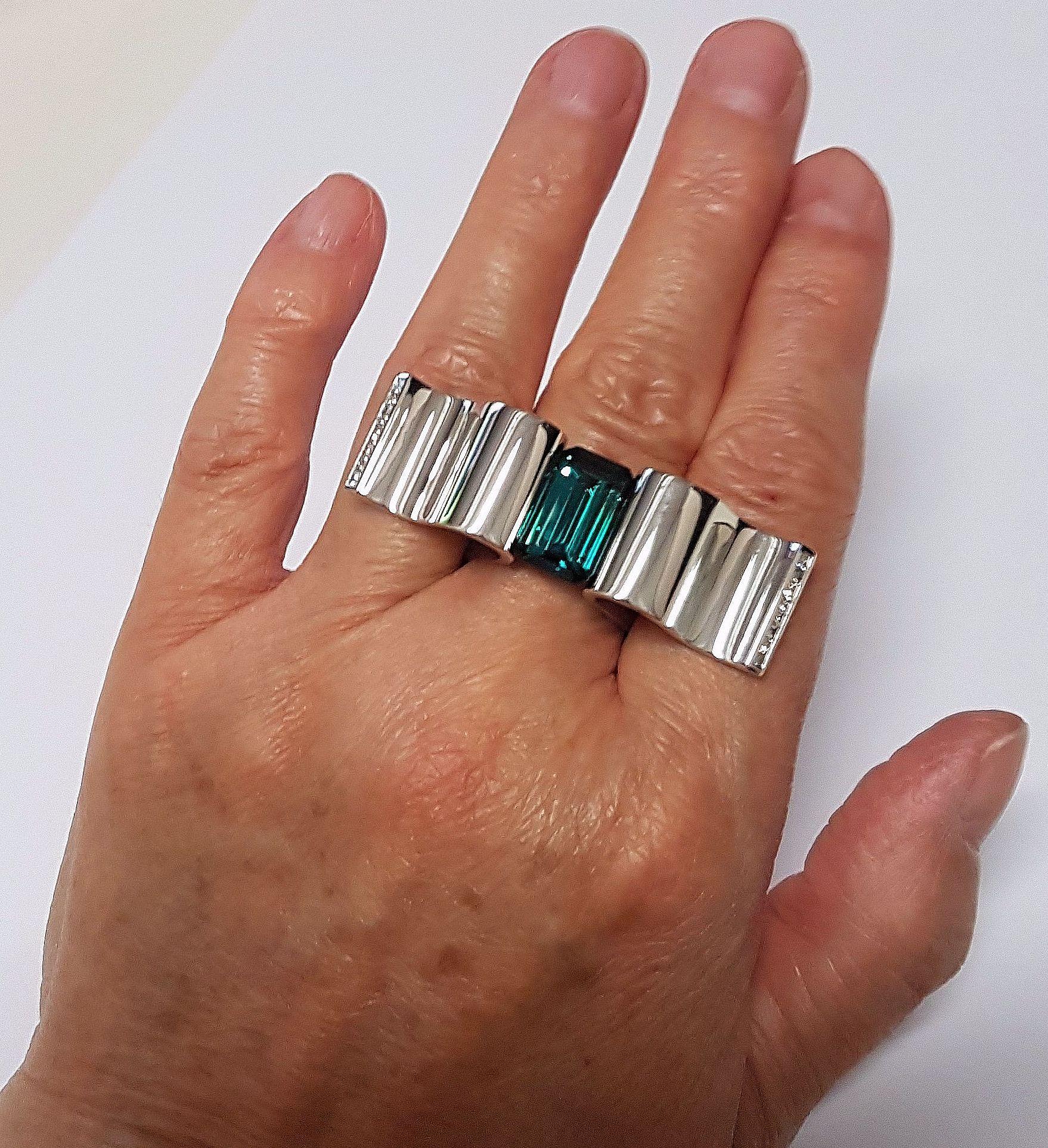 6.13 Carat Indicolite Diamond White Gold Ring “Wave” Wagner Collection In New Condition For Sale In Berlin, DE