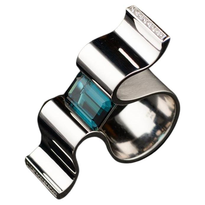 Anello in oro bianco con diamante Indicolite da 6,13 carati "Wave" Collezione Wagner in vendita