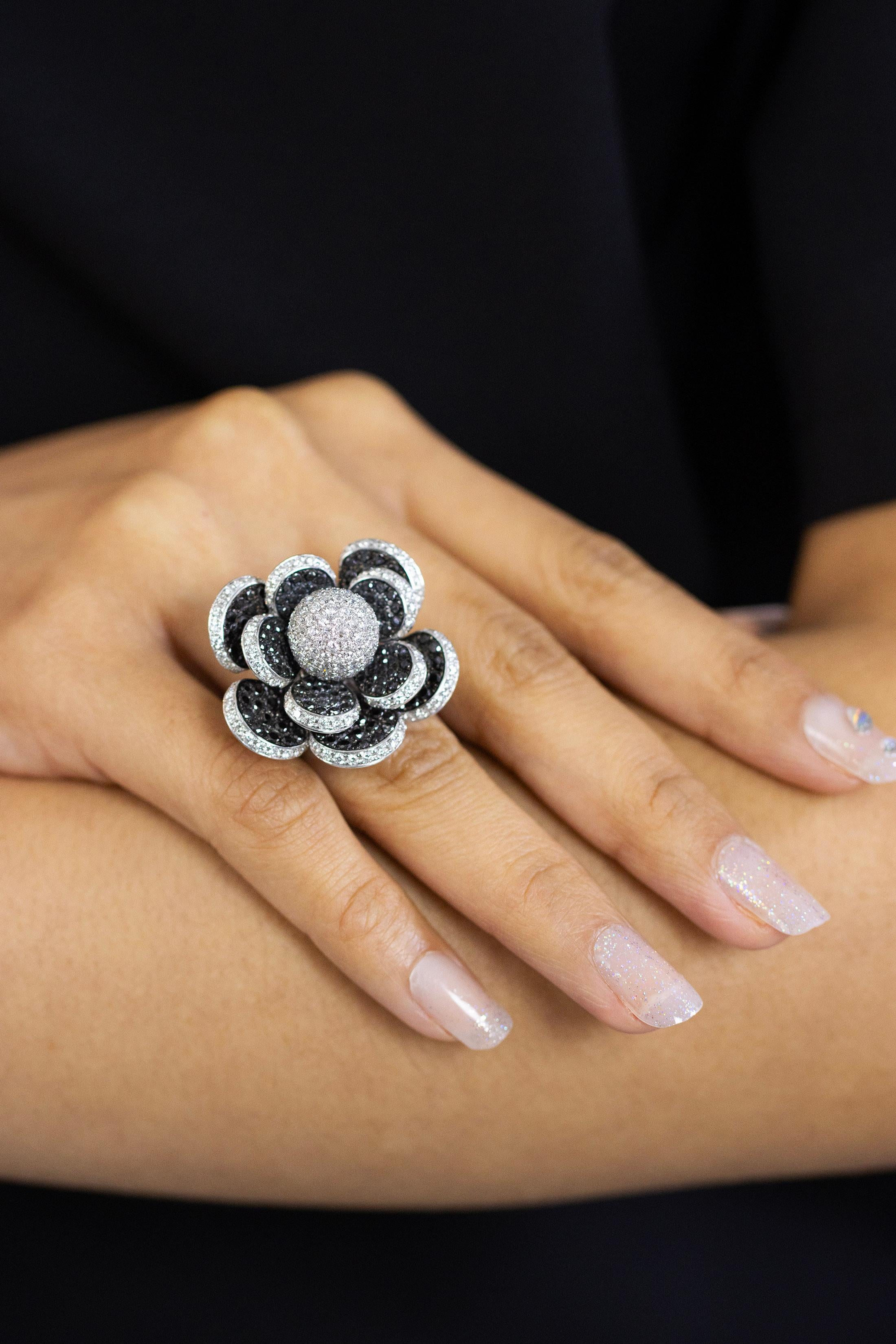 Round Cut 6.13 Carats Total Round Brilliant White and Black Diamonds Flower Fashion Ring For Sale
