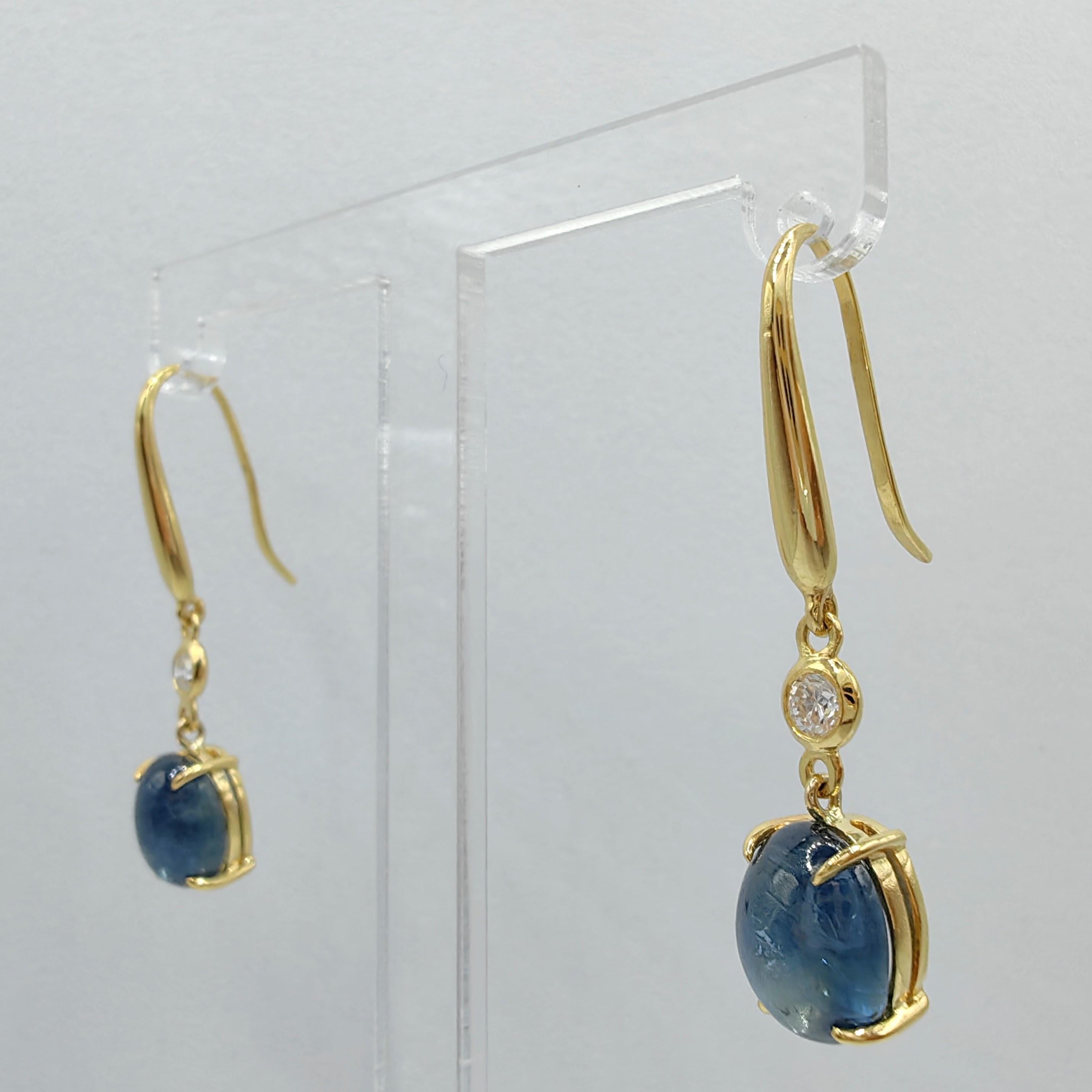Contemporary 6.13ct Cabochon Blue Sapphire Diamond Dangling Earrings in 18K Yellow Gold For Sale