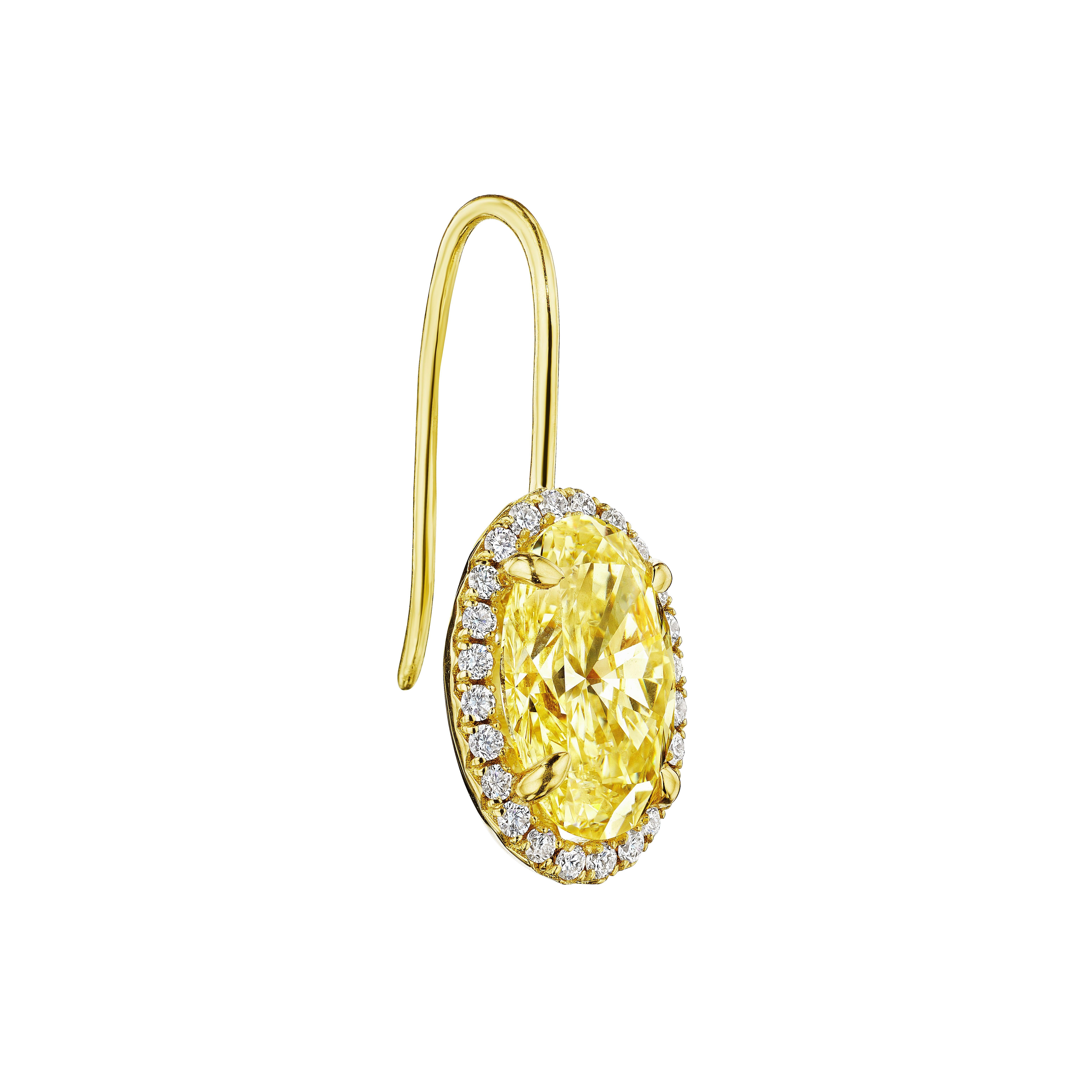 6,13 Karat GIA-zertifizierte ovale gelbe Diamant-Ohrringe aus 18KT Gold (Ovalschliff) im Angebot