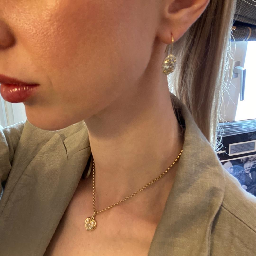 Orecchini con diamanti ovali gialli certificati GIA da 6,13 carati in oro 18KT in vendita 3