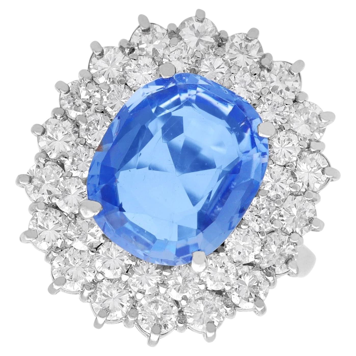 Cluster-Ring aus 14-karätigem Weißgold mit einem 6,14-Karat-Ceylon-Saphir und einem 3,24-Karat-Diamanten