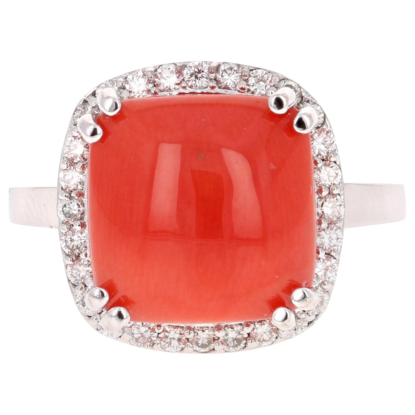 Bague en or blanc 14 carats avec halo de diamants et corail de 6,14 carats