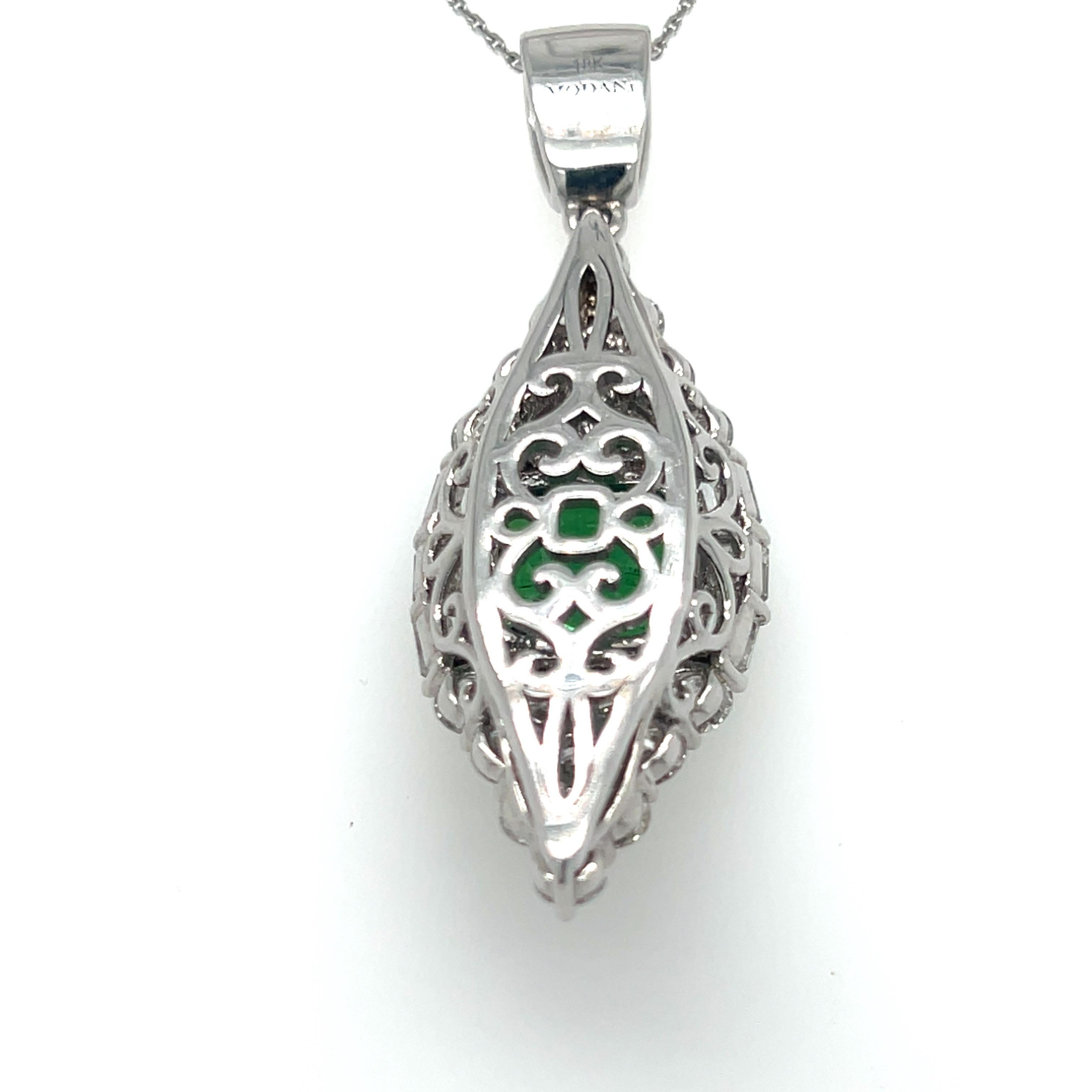 Collana con ciondolo di diamanti e granato Tsavorite con taglio a cuscino da 6,14 carati in vendita 3