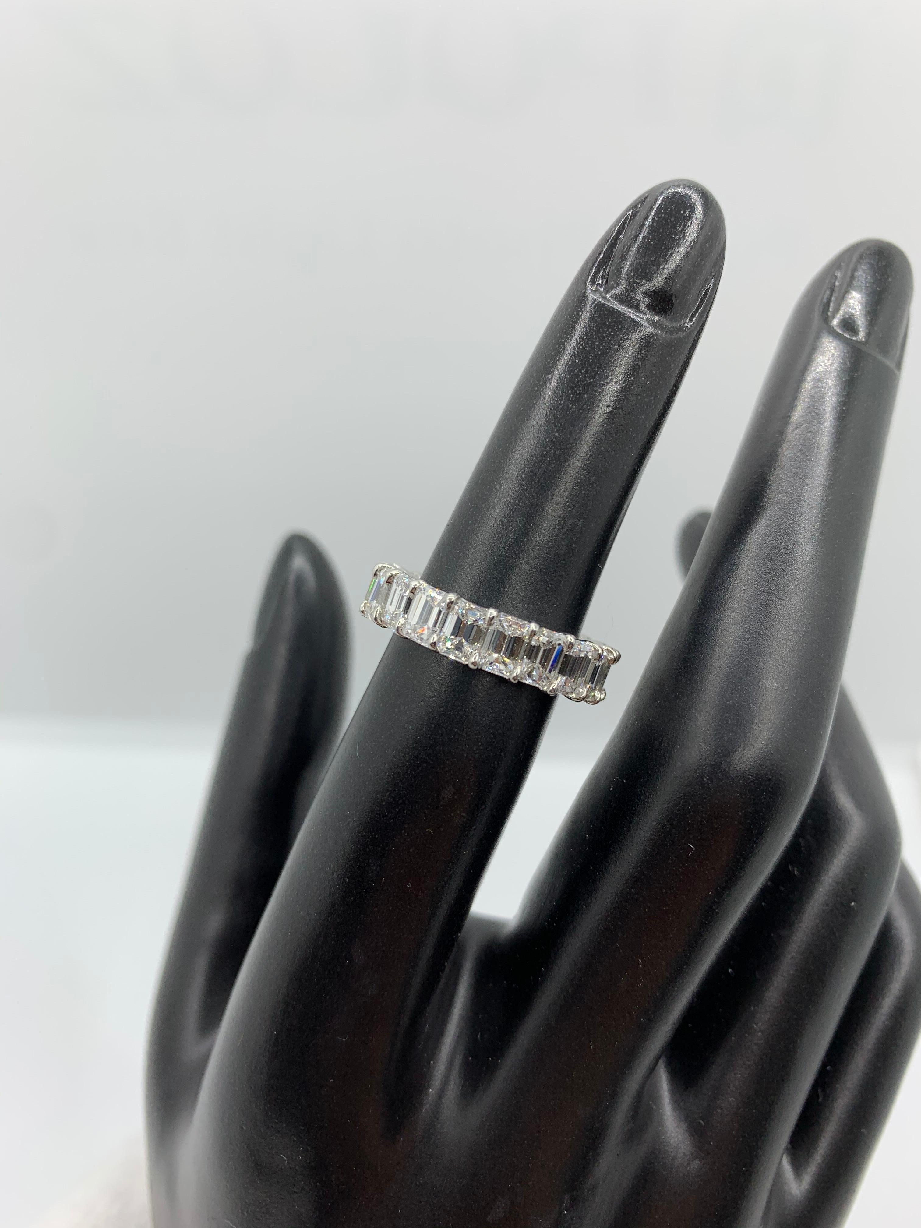 Taille émeraude Anneau d'éternité en diamants taille émeraude de 6,14 carats en vente