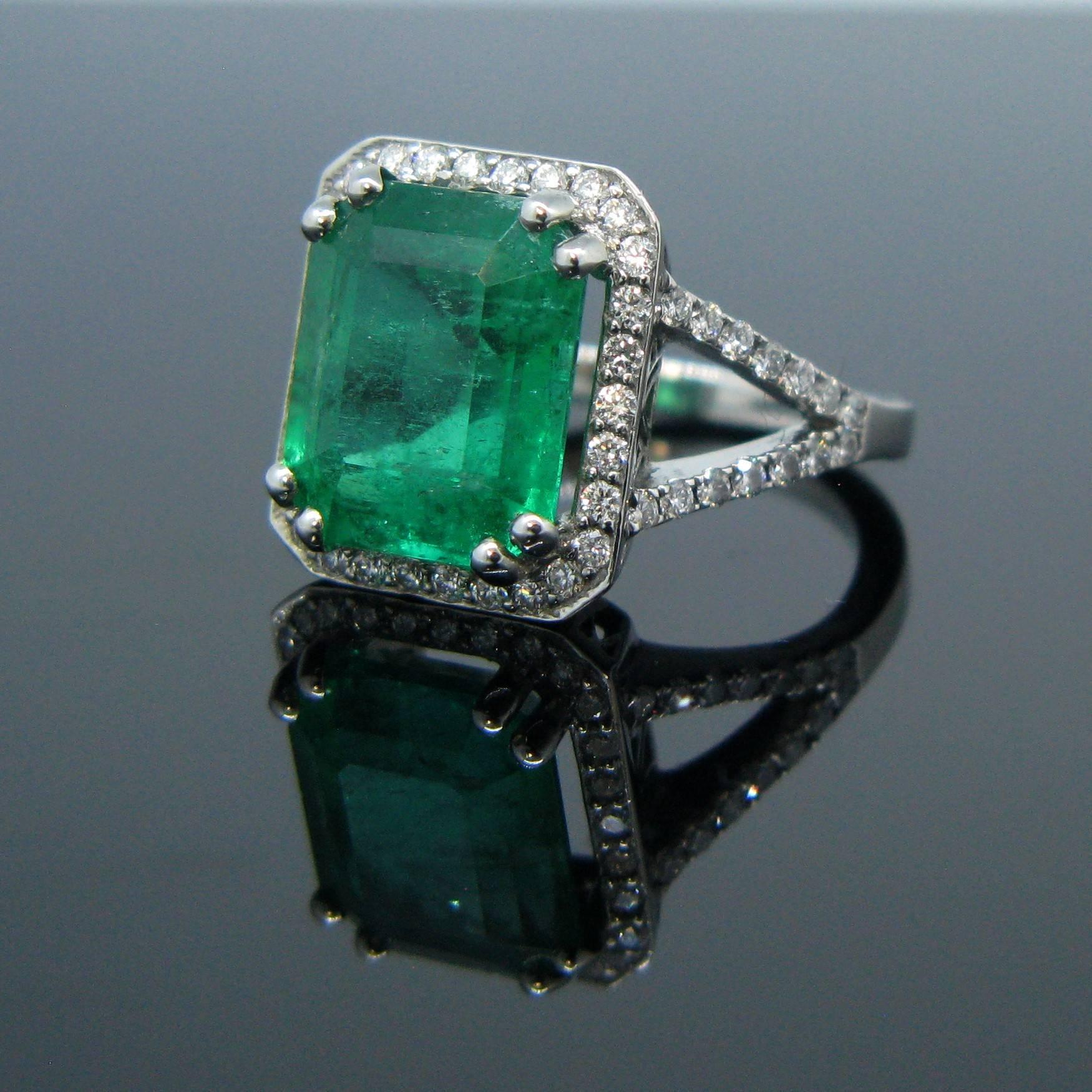 Women's or Men's 6.14 Carat GRS Certified Colombian Emerald Diamond Platinum Ring For Sale