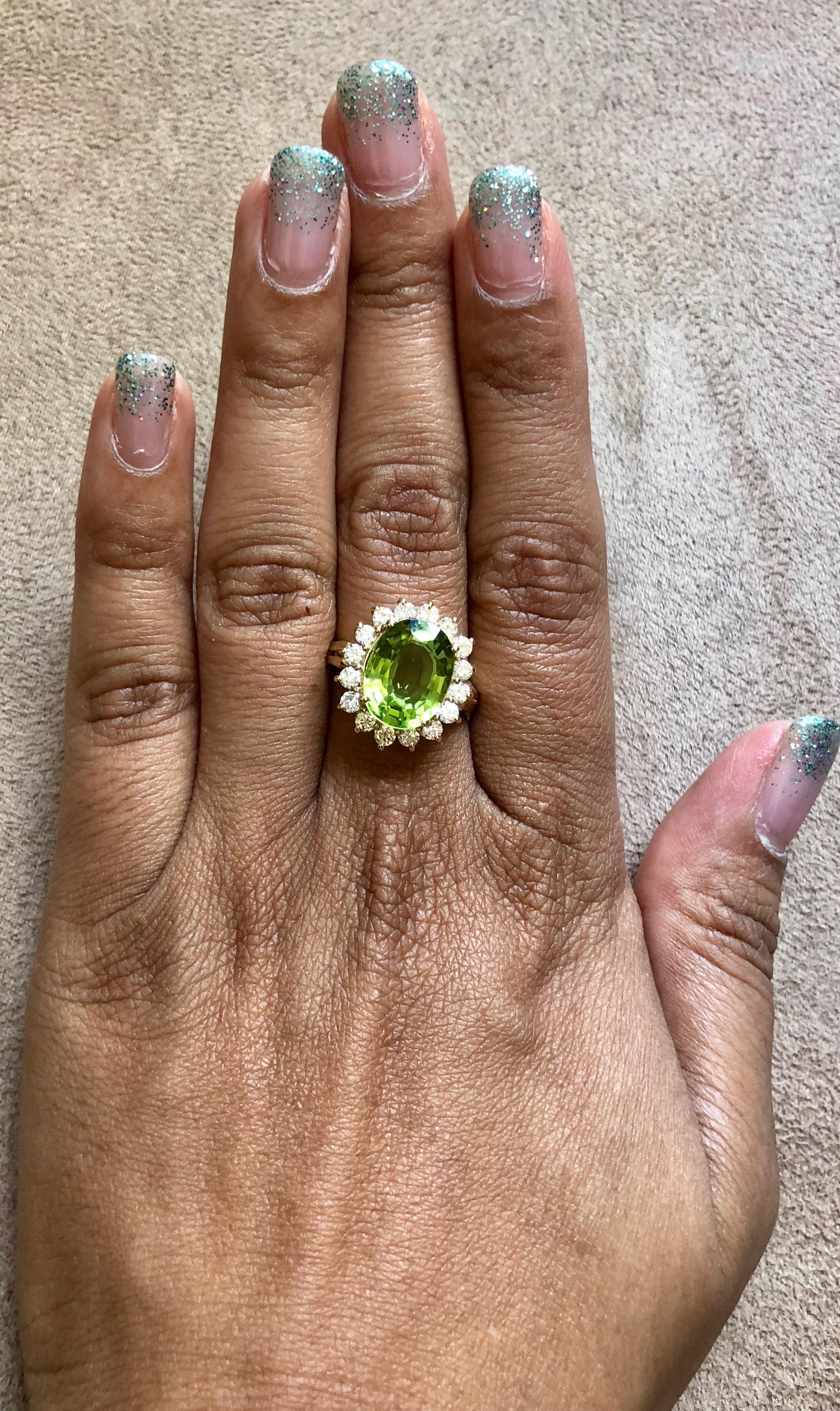 6.14 Carat Peridot Diamond Ballerina Yellow Gold Ring In New Condition In Los Angeles, CA