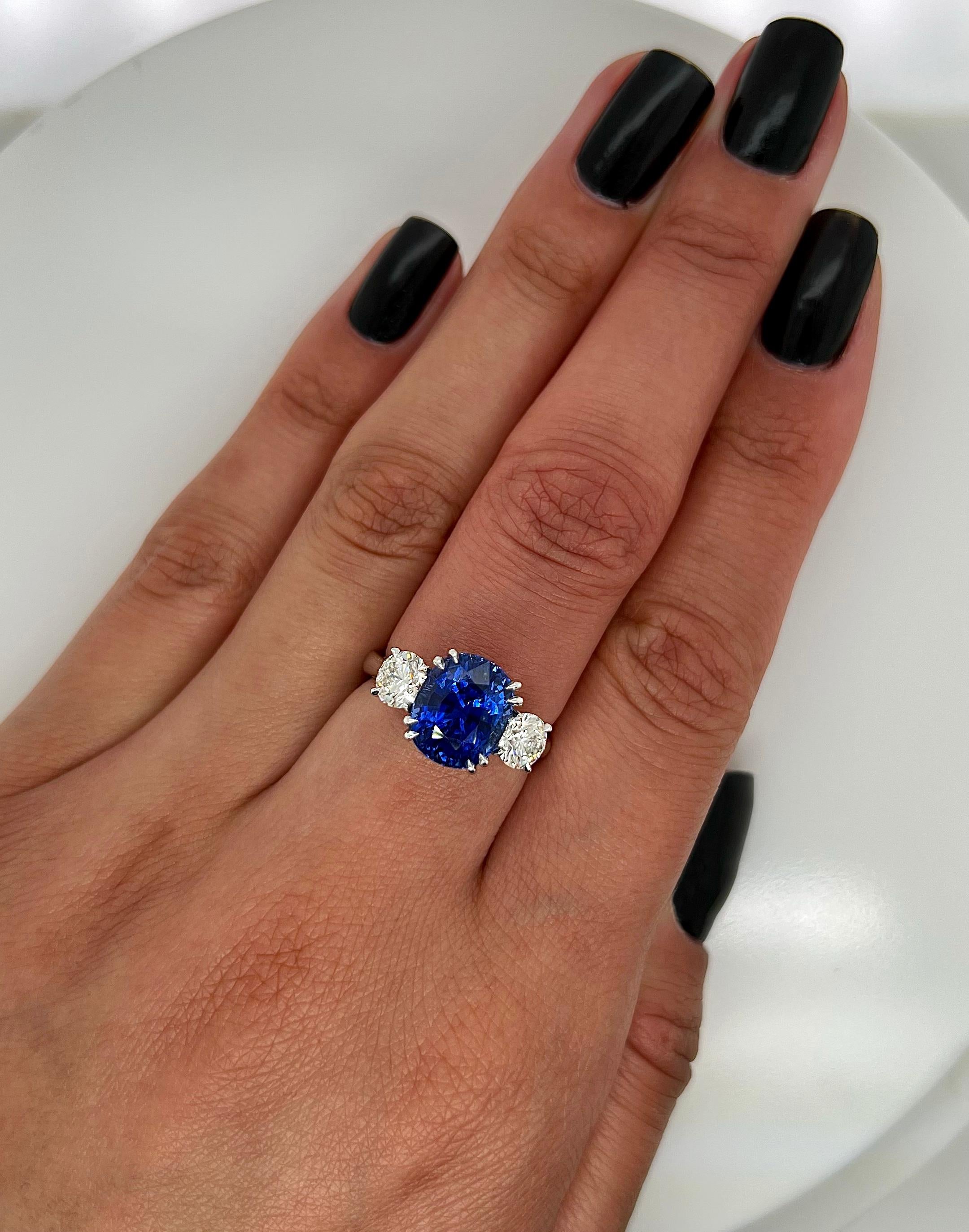 6.14 Total Carat Sapphire and Diamond Three Stone Ladies Ring, GIA Certified In New Condition For Sale In New York, NY
