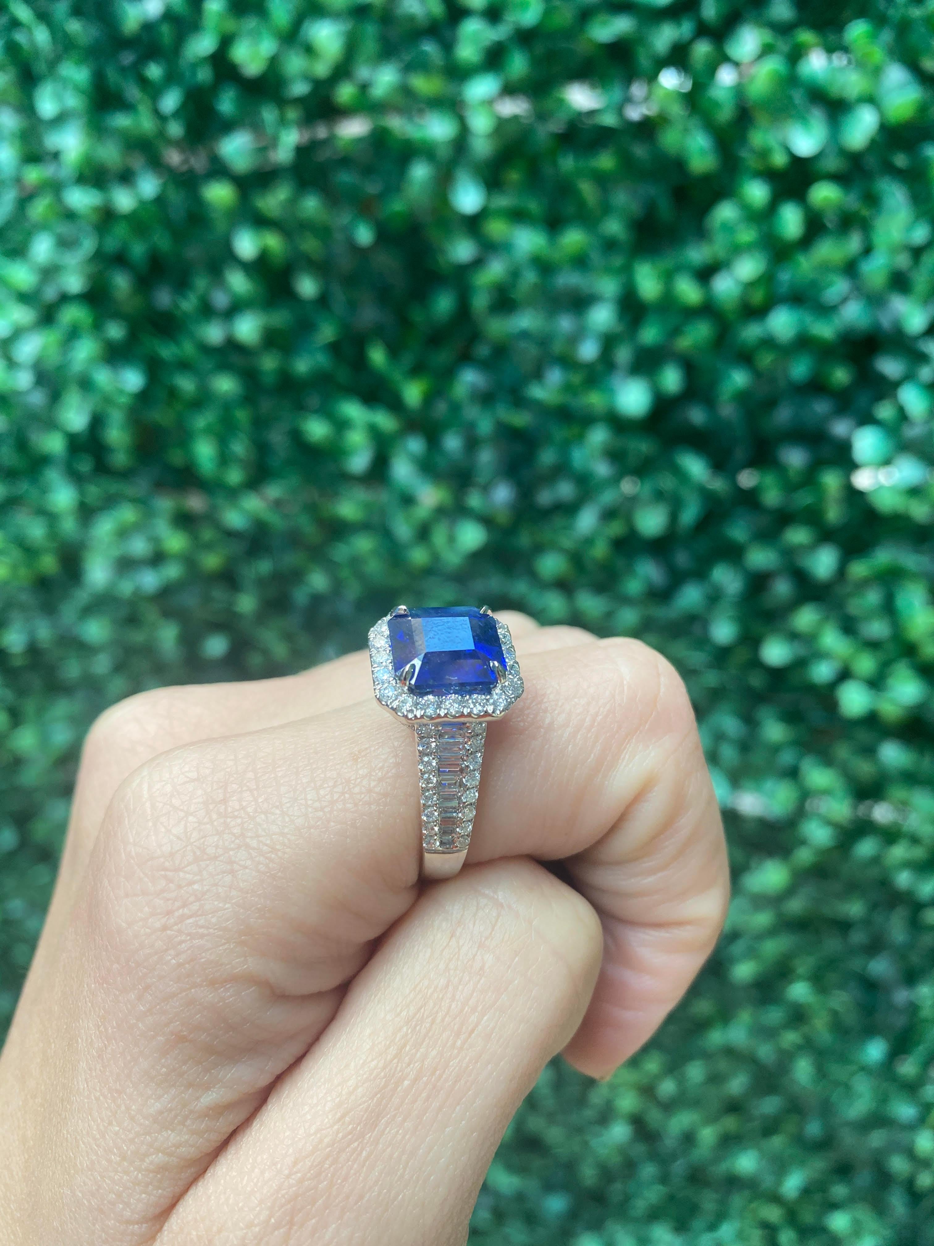 6.14ct Royal Blue Octagonal Natural Sapphire Ring, GIA, with 1.36ctw Diamonds In New Condition For Sale In Houston, TX