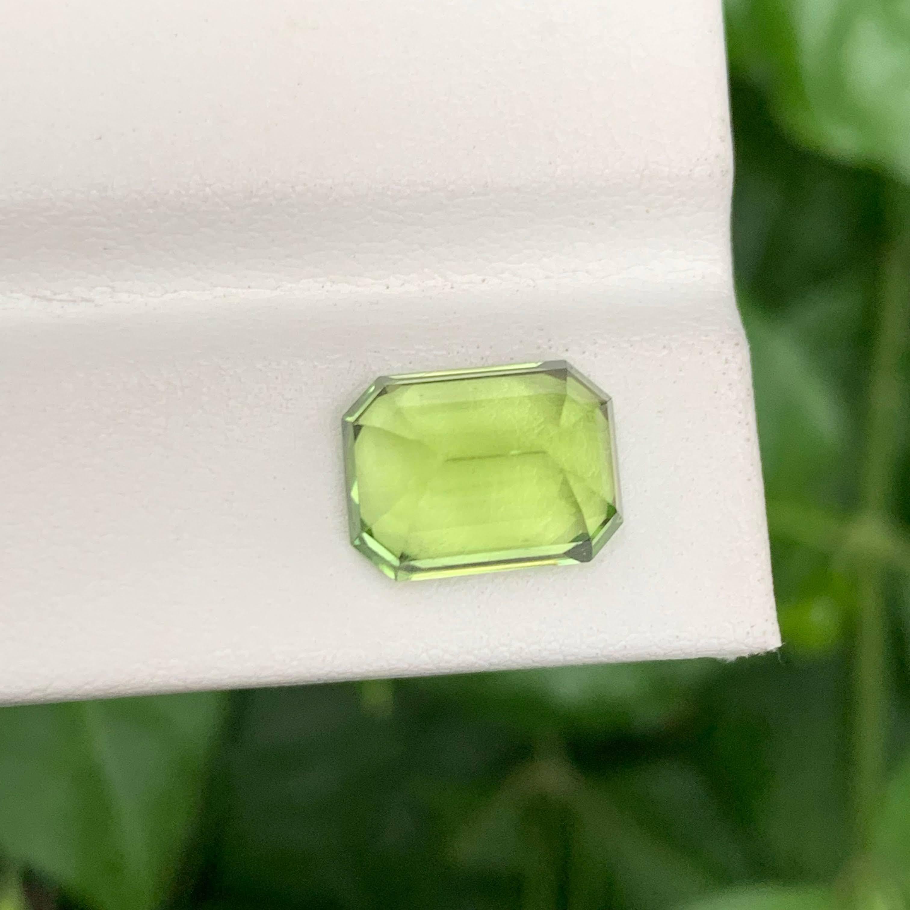 Modern 6.15 Carat Natural Loose Green Peridot Emerald Cut Natural Pakistani Gemstone For Sale