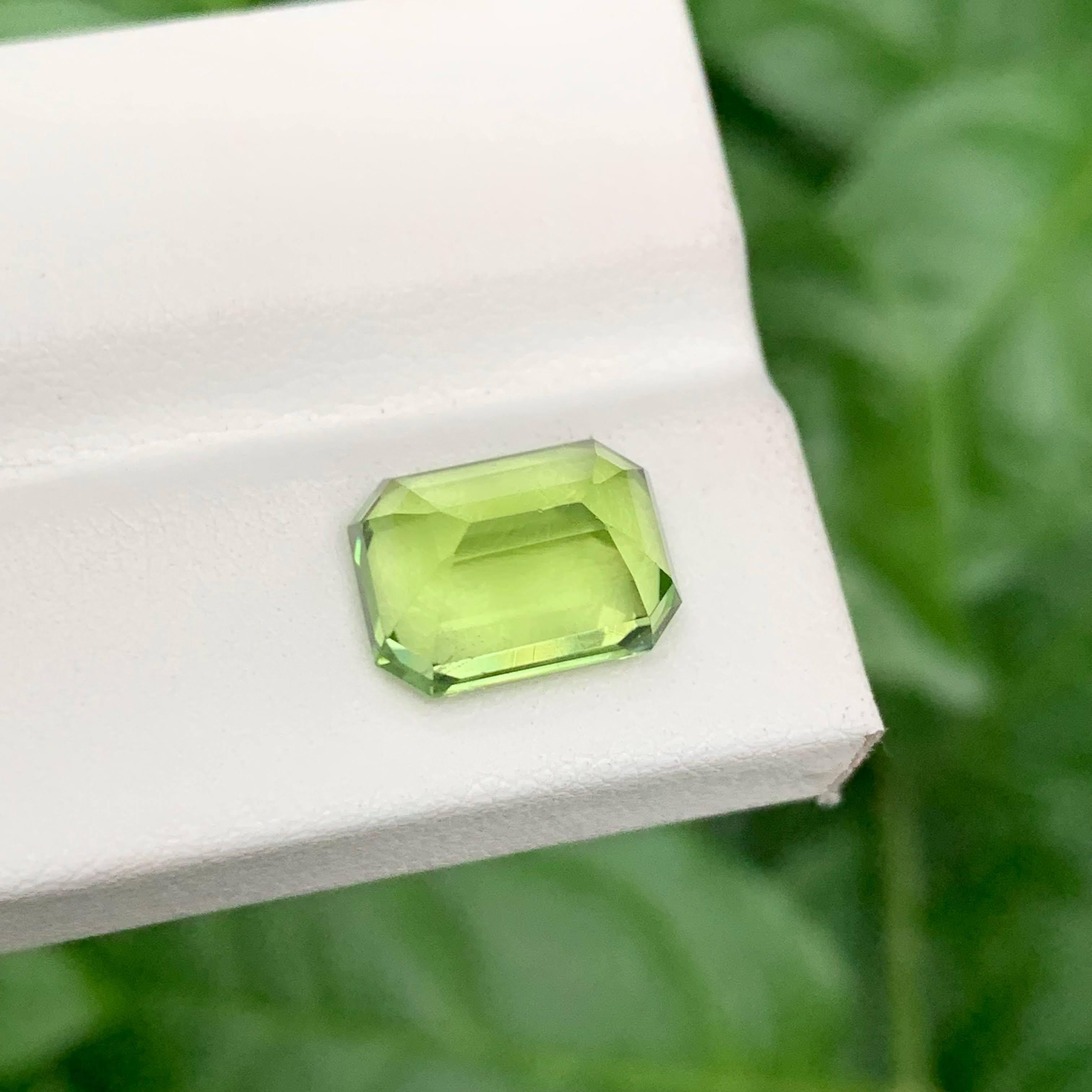 6.15 Carat Natural Loose Green Peridot Emerald Cut Natural Pakistani Gemstone In New Condition For Sale In Bangkok, TH