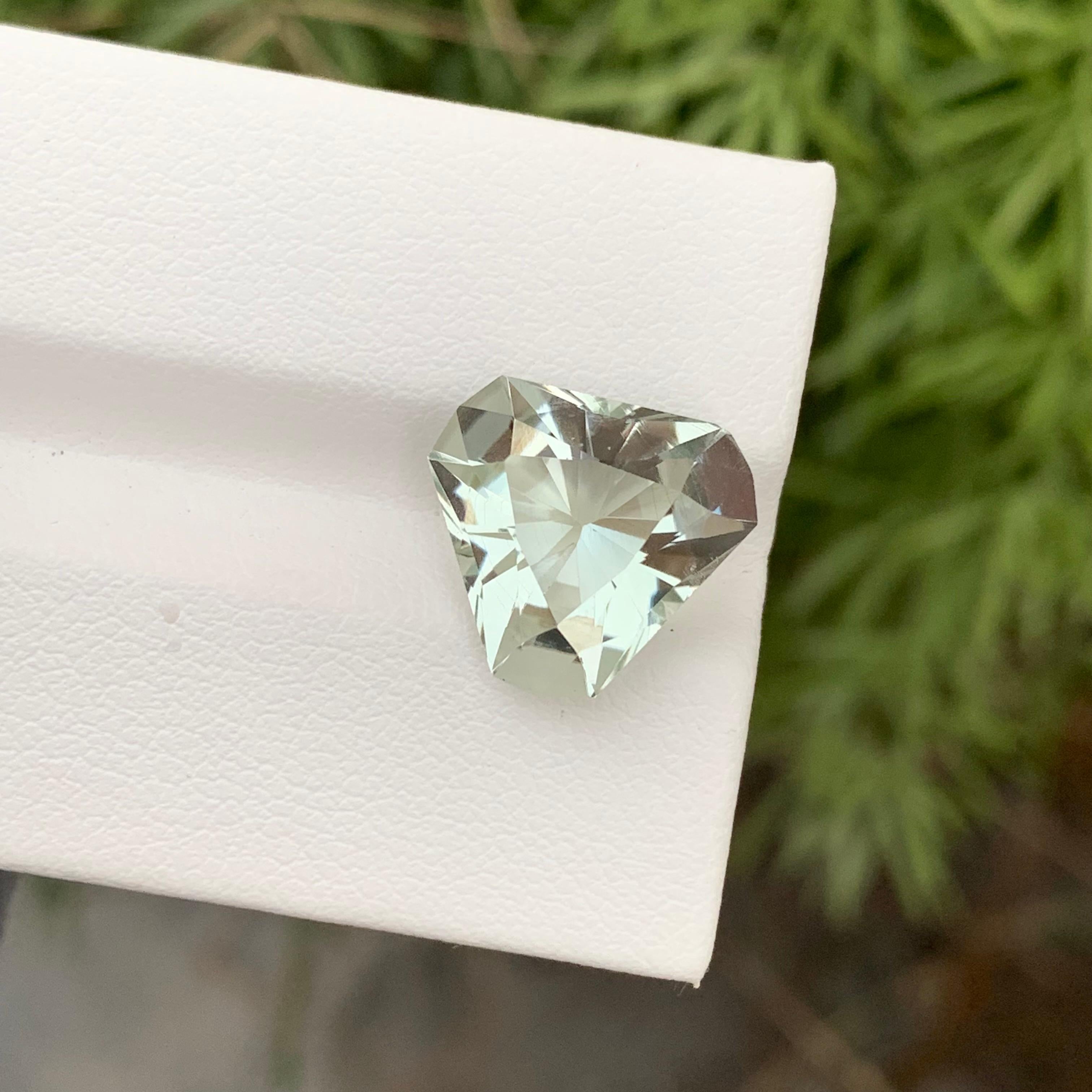 Women's or Men's 6.15 Carats Adorable Green Amethyst Trillion Cut Gemstone For Jewellery Making  For Sale