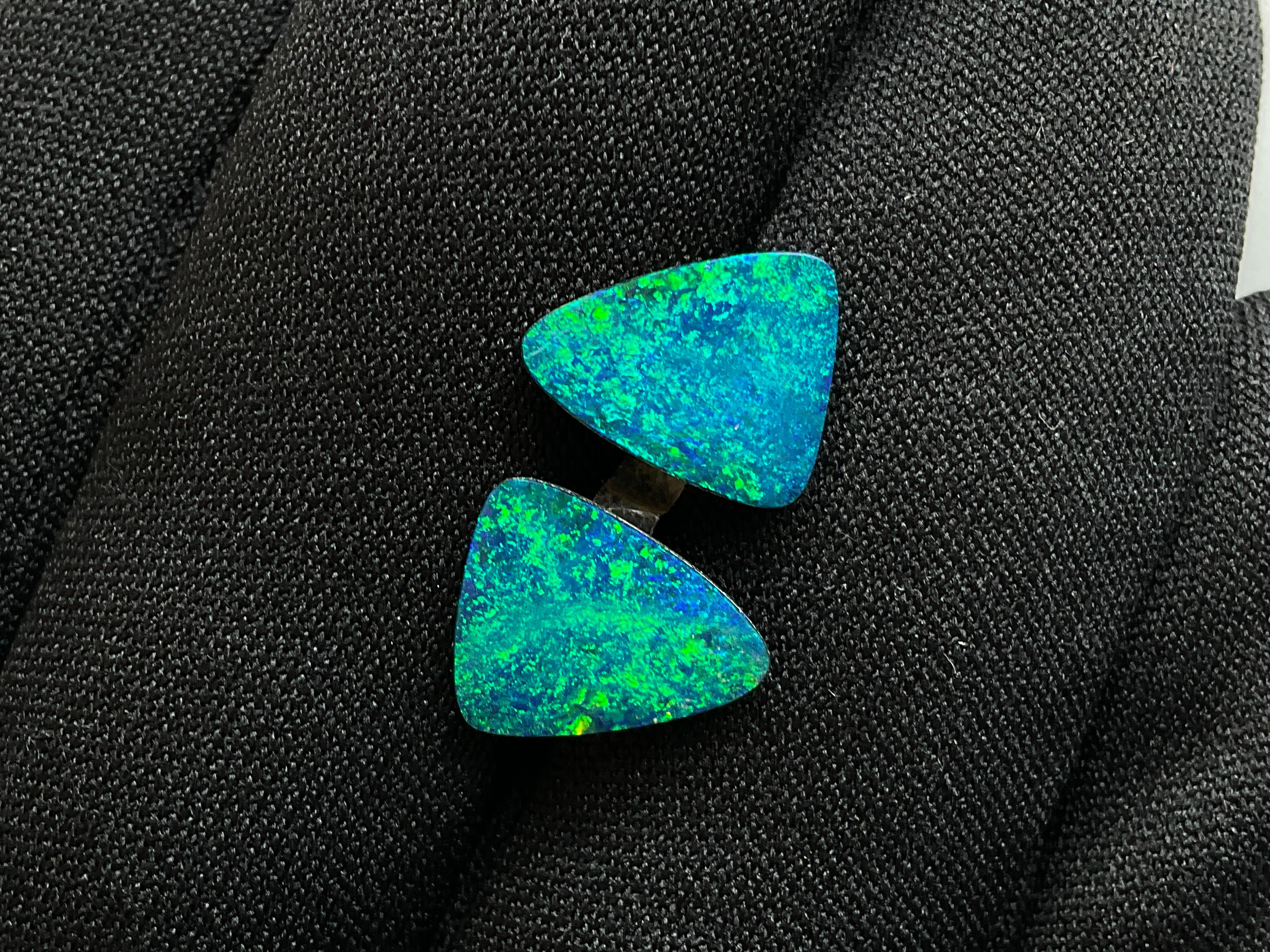 6,15 carati di opale australiano Coppia di opali verde reale con giochi di colore blu Gemma in vendita 5