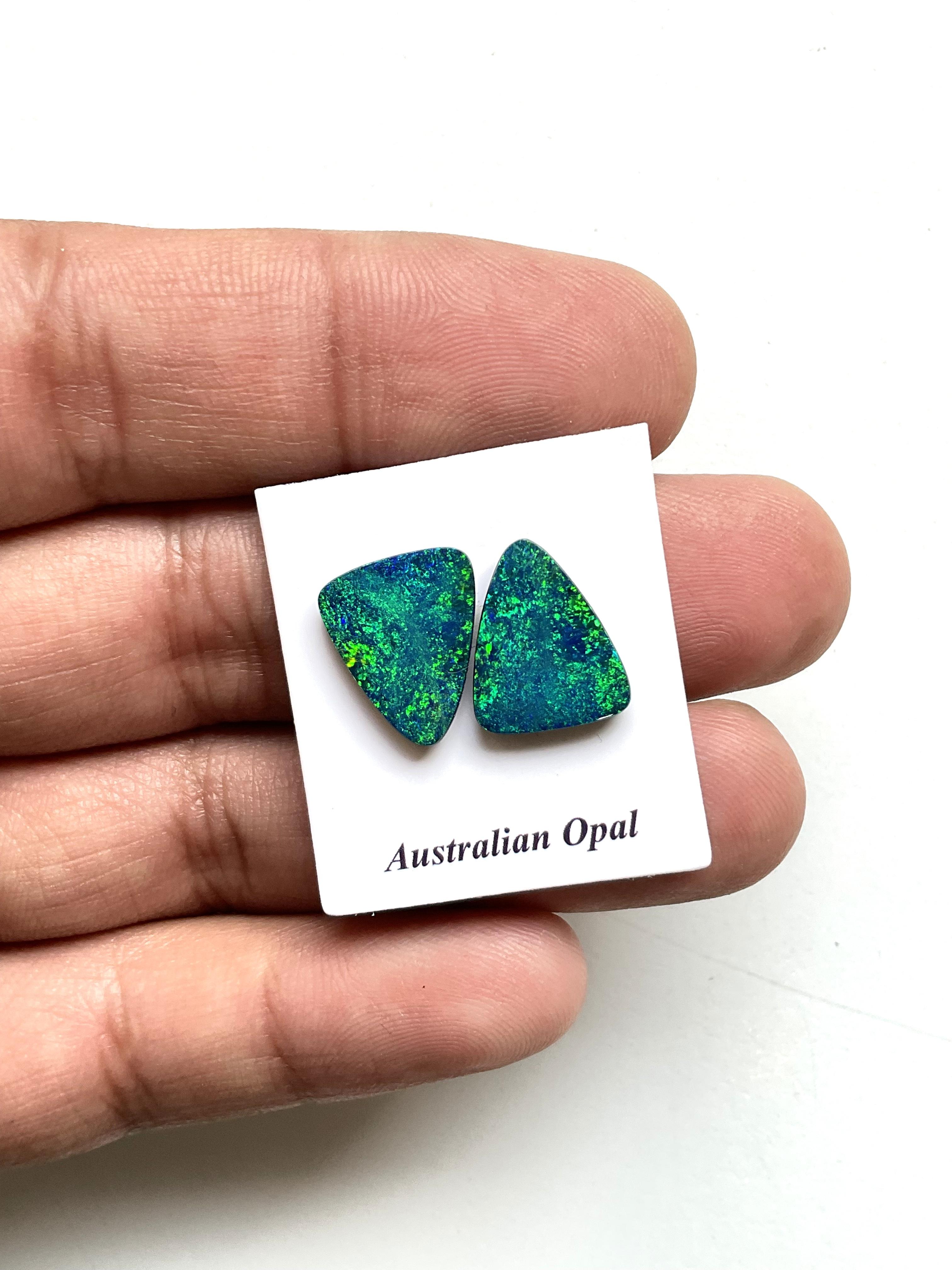 6,15 carati di opale australiano Coppia di opali verde reale con giochi di colore blu Gemma In condizioni Nuovo in vendita a Jaipur, RJ