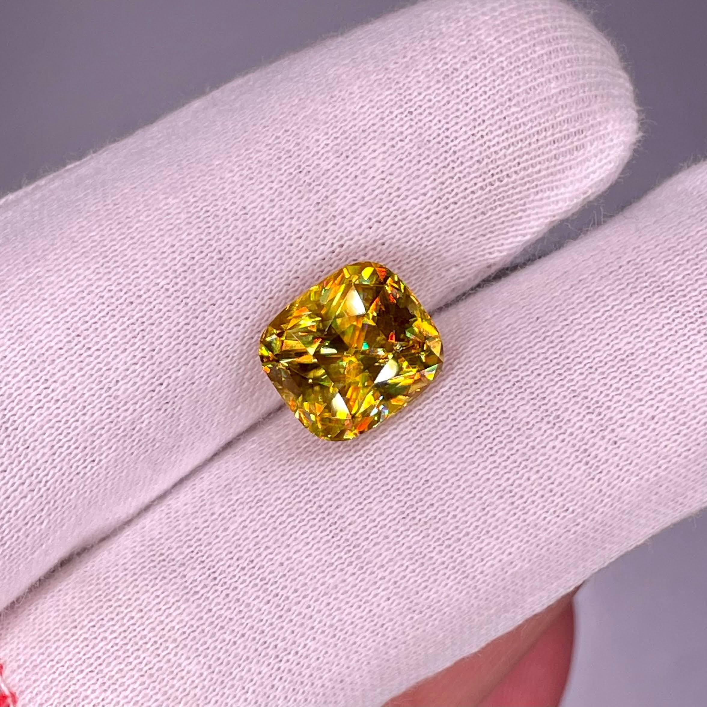 6.15 Carats Fine Quality Sphene Stone Fancy Cushion Cut Madagascar's Gemstone In New Condition For Sale In Bangkok, TH