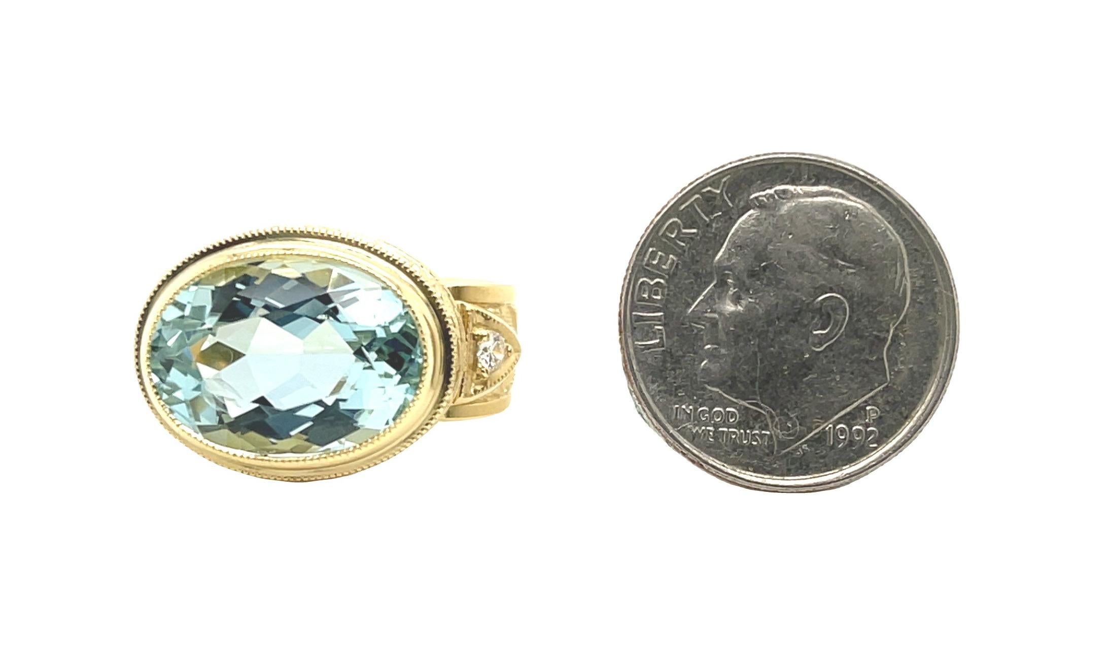 6,16 Karat Aquamarin in 18 Karat Gelbgold, handgravierter Ring mit Diamanten im Angebot 3
