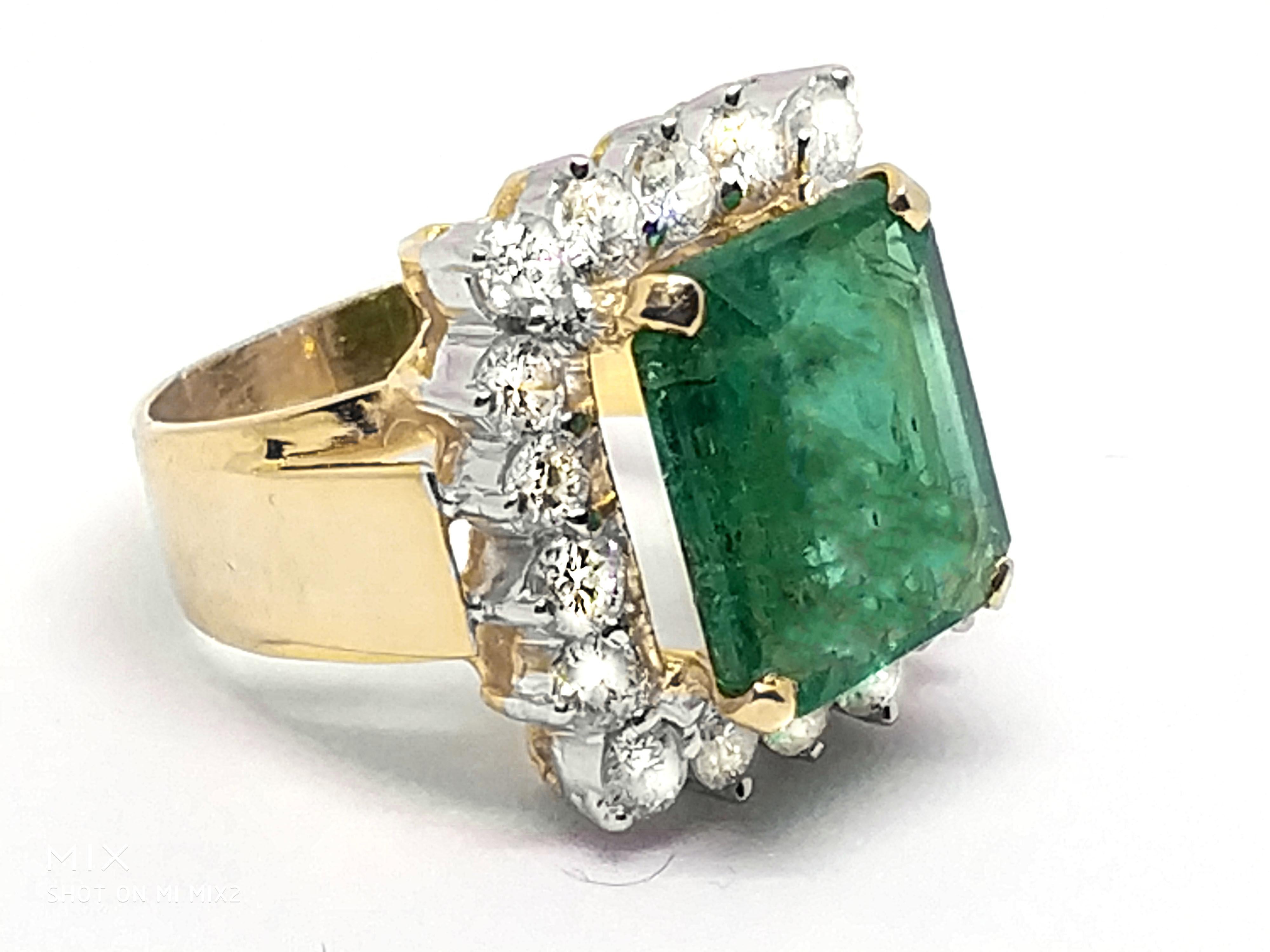 6.16 Carat Emerald 2.3 Carat Diamond Ring For Sale 4