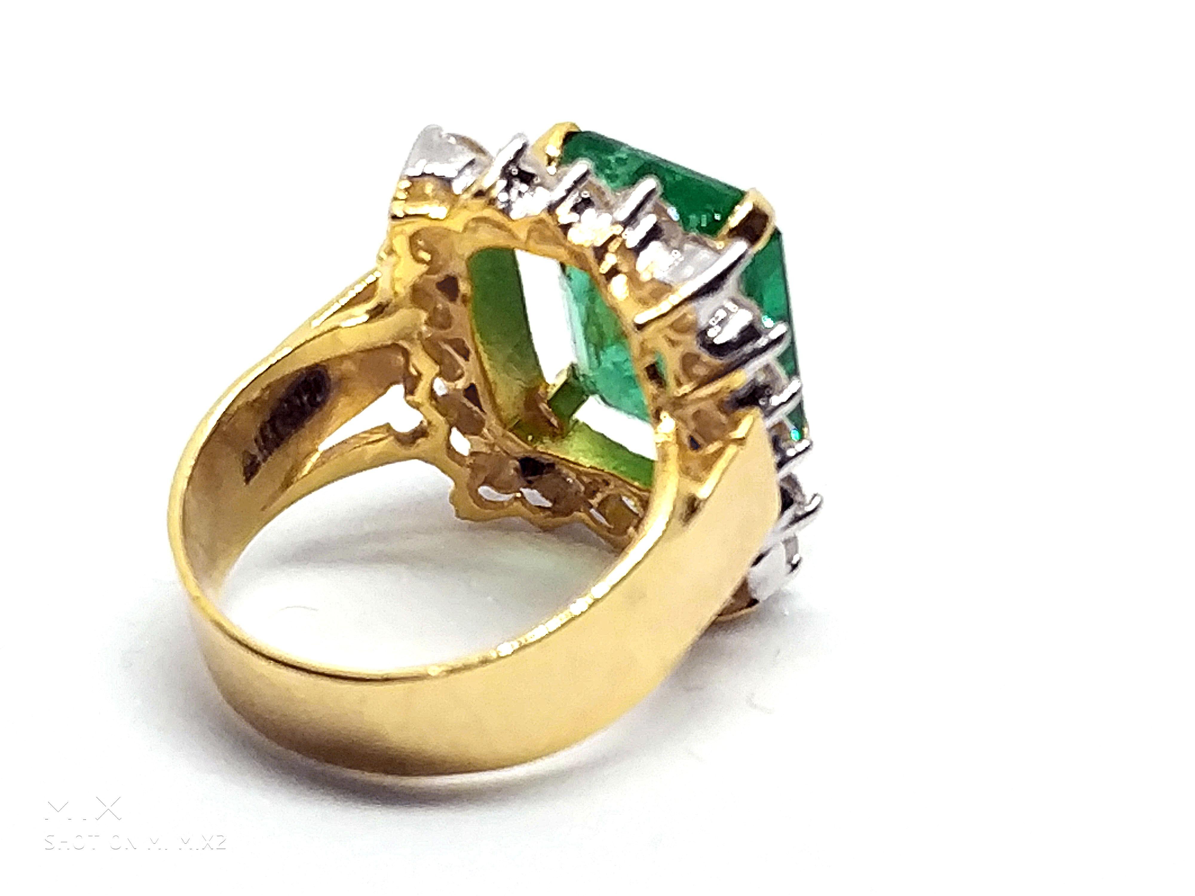 6.16 Carat Emerald 2.3 Carat Diamond Ring For Sale 1