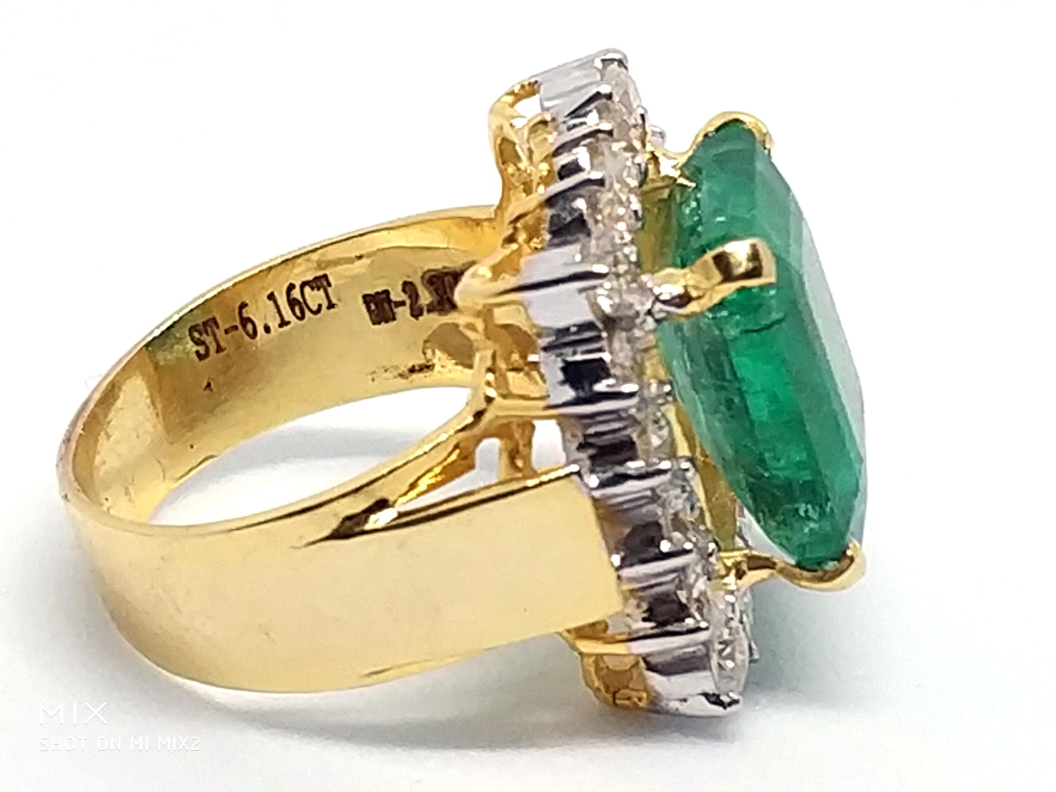 6.16 Carat Emerald 2.3 Carat Diamond Ring For Sale 3