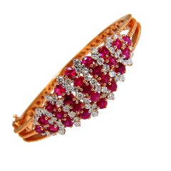 Bracciale rigido con rubini naturali taglio rotondo da 6,16 carati e diamanti, 14 carati, stile vittoriano*