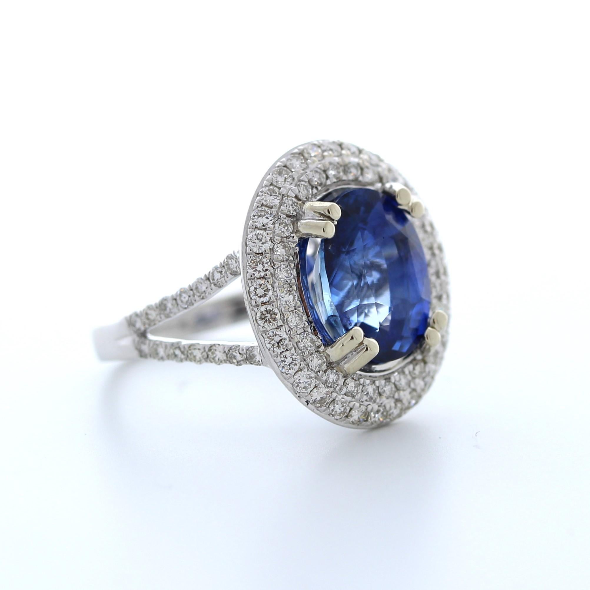 This magnificent 6.16 carat weight cornflower blue sapphire fashion ring is a breathtaking and bold choice for any occasion. The sapphire is a stunning shade of blue and boasts exceptional clarity and brilliance, weighing in at 6.16 carats. It is