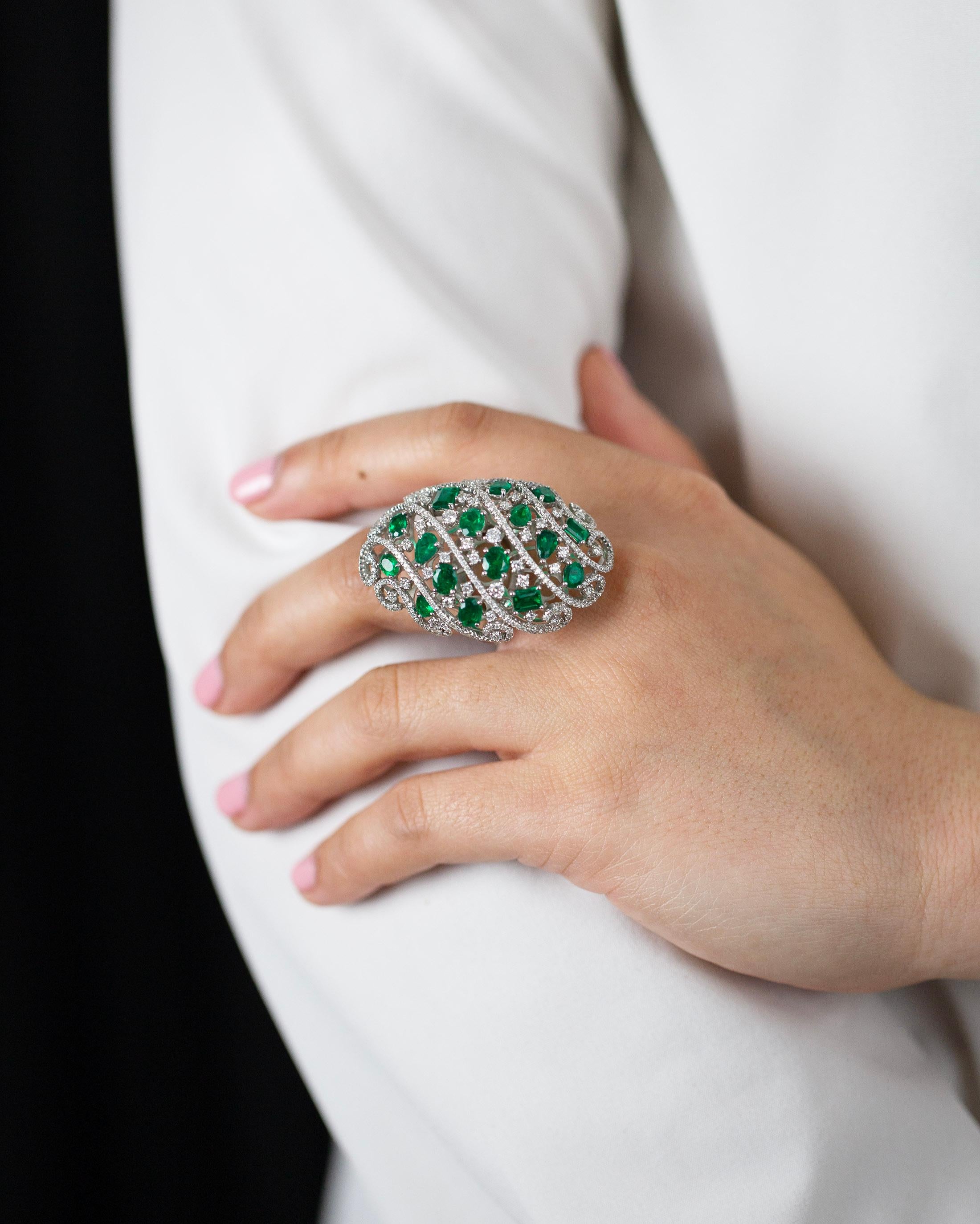 6.16 Carats Total Oval Cut Emerald & Round Diamond Open-Work Dome Fashion Ring In New Condition For Sale In New York, NY