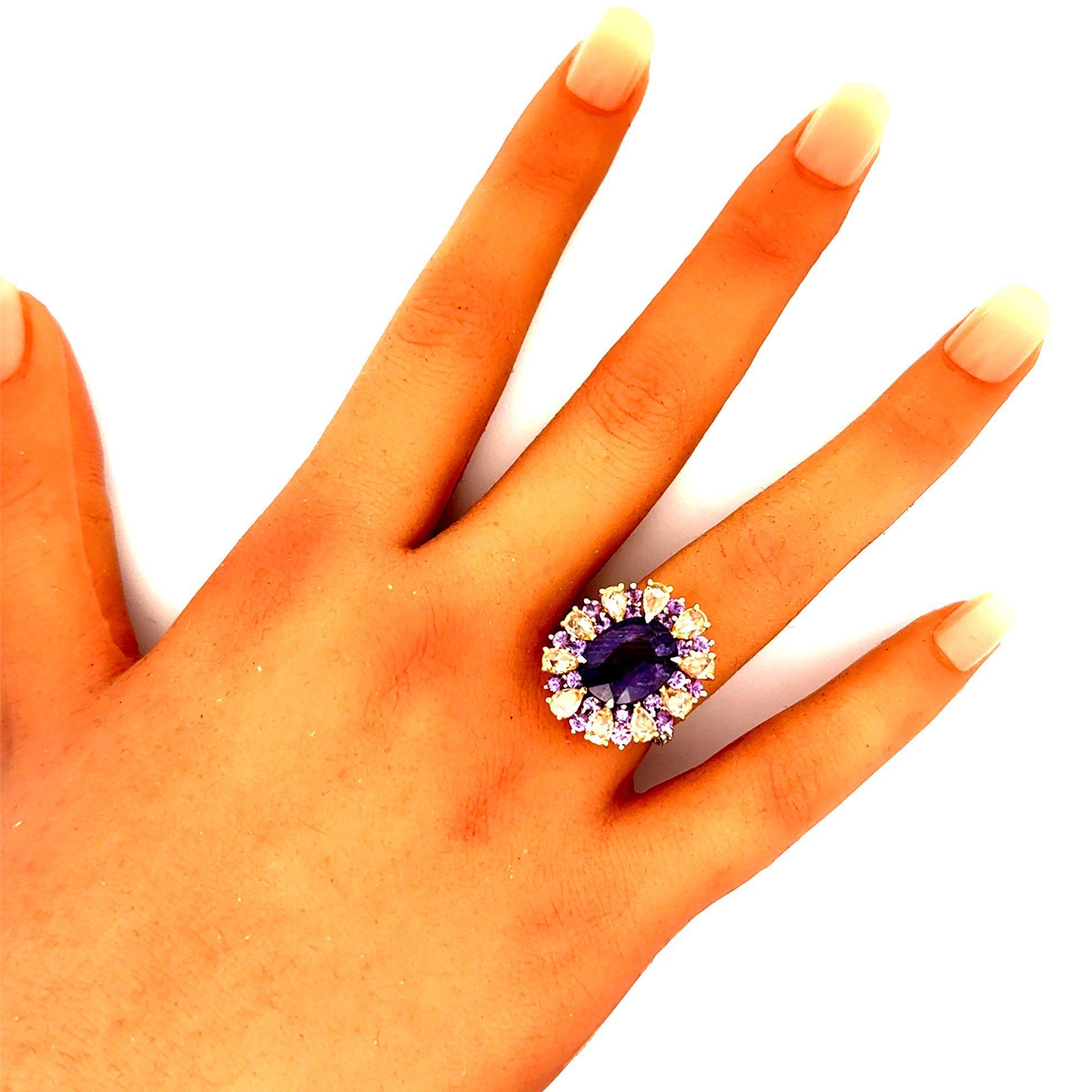 Ring aus 18 Karat Weißgold mit 6,17 Karat unbehandeltem lila Saphir und Diamant, GIA-zertifiziert (Ovalschliff) im Angebot