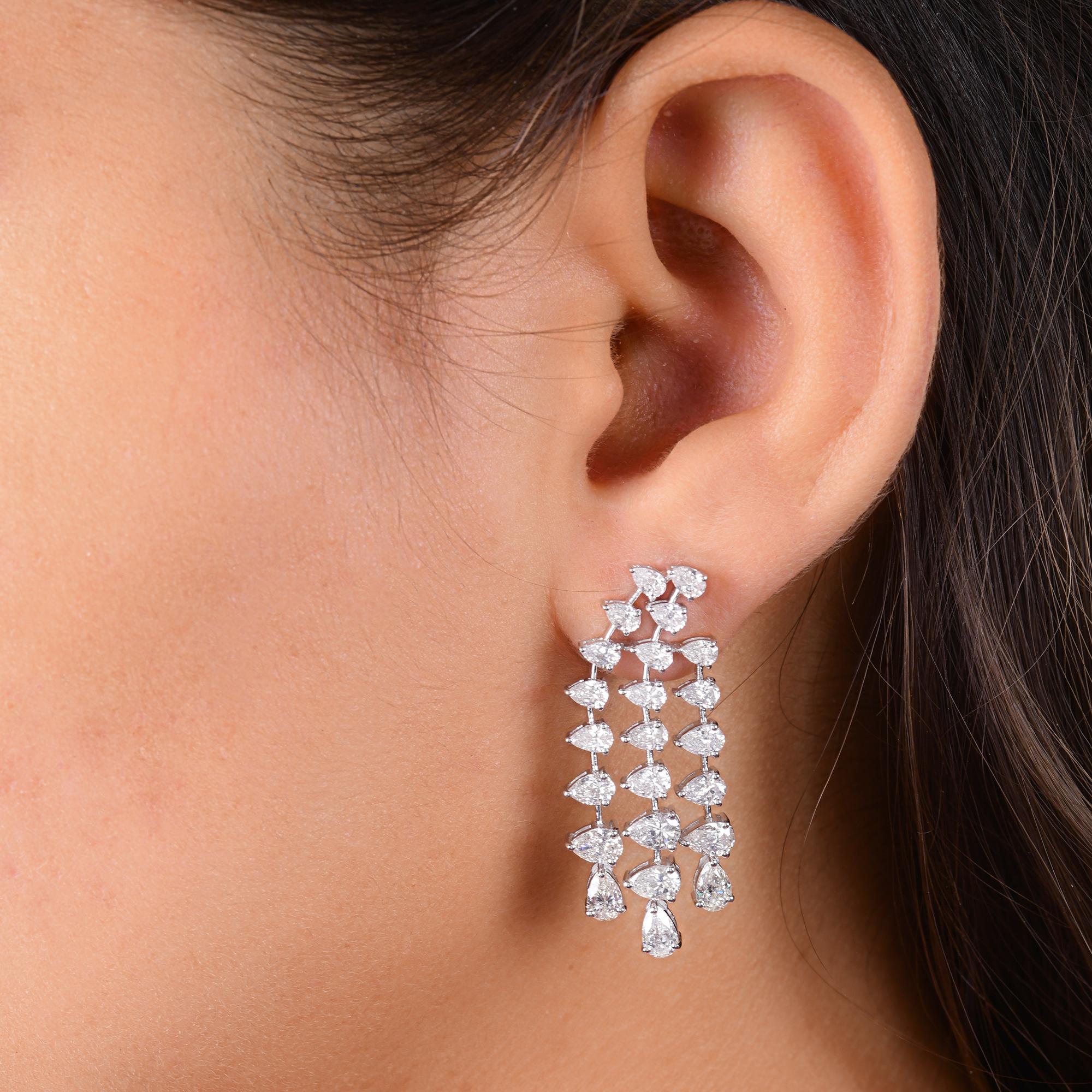 Moderne Boucles d'oreilles chandelier en or blanc 18 carats avec diamants poire de 6,17 carats SI/H en vente