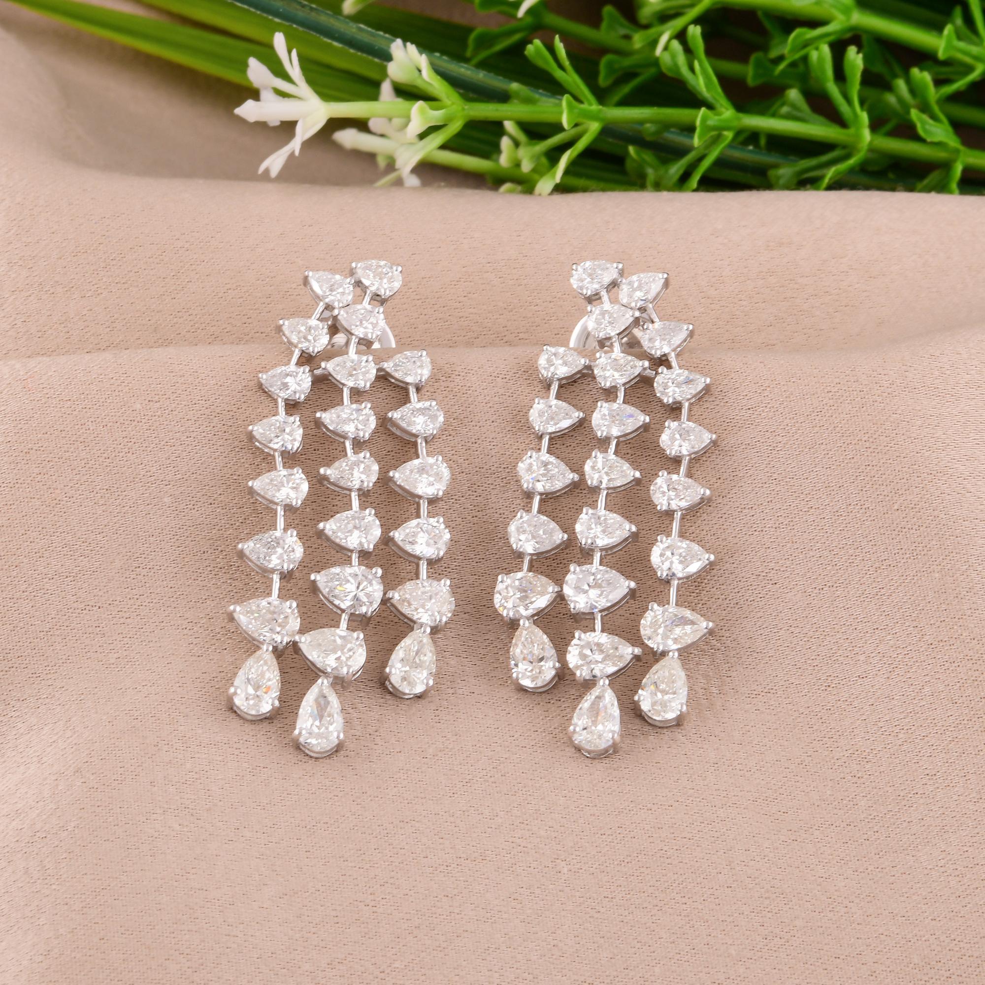 Taille poire Boucles d'oreilles chandelier en or blanc 18 carats avec diamants poire de 6,17 carats SI/H en vente