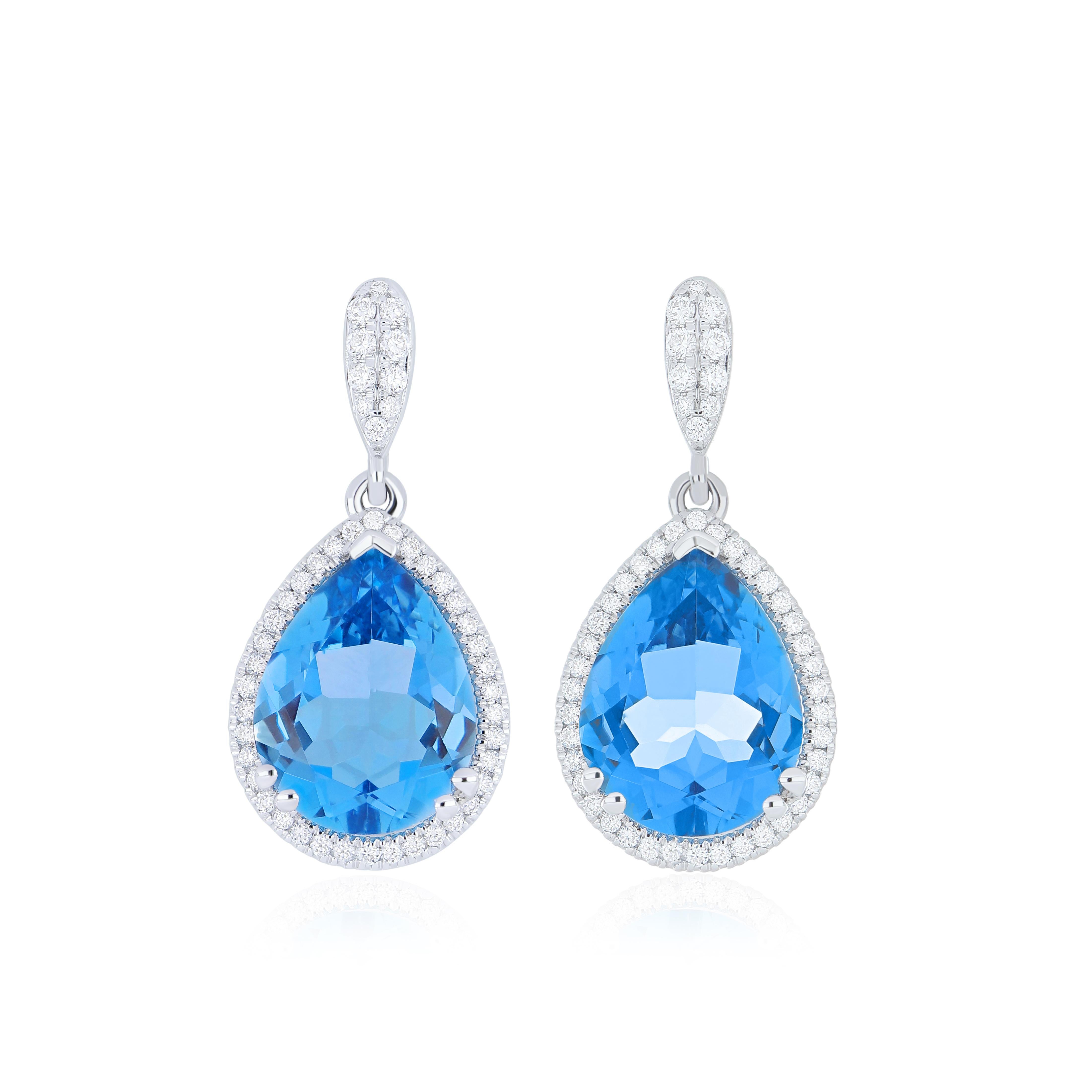 
Svela una raffinatezza senza tempo con questi orecchini da cocktail squisitamente realizzati in oro bianco 18 carati. Al centro, una coppia di pietre di Topazio Blu Svizzero meticolosamente selezionate a forma di pera, per un totale di ben 6,17