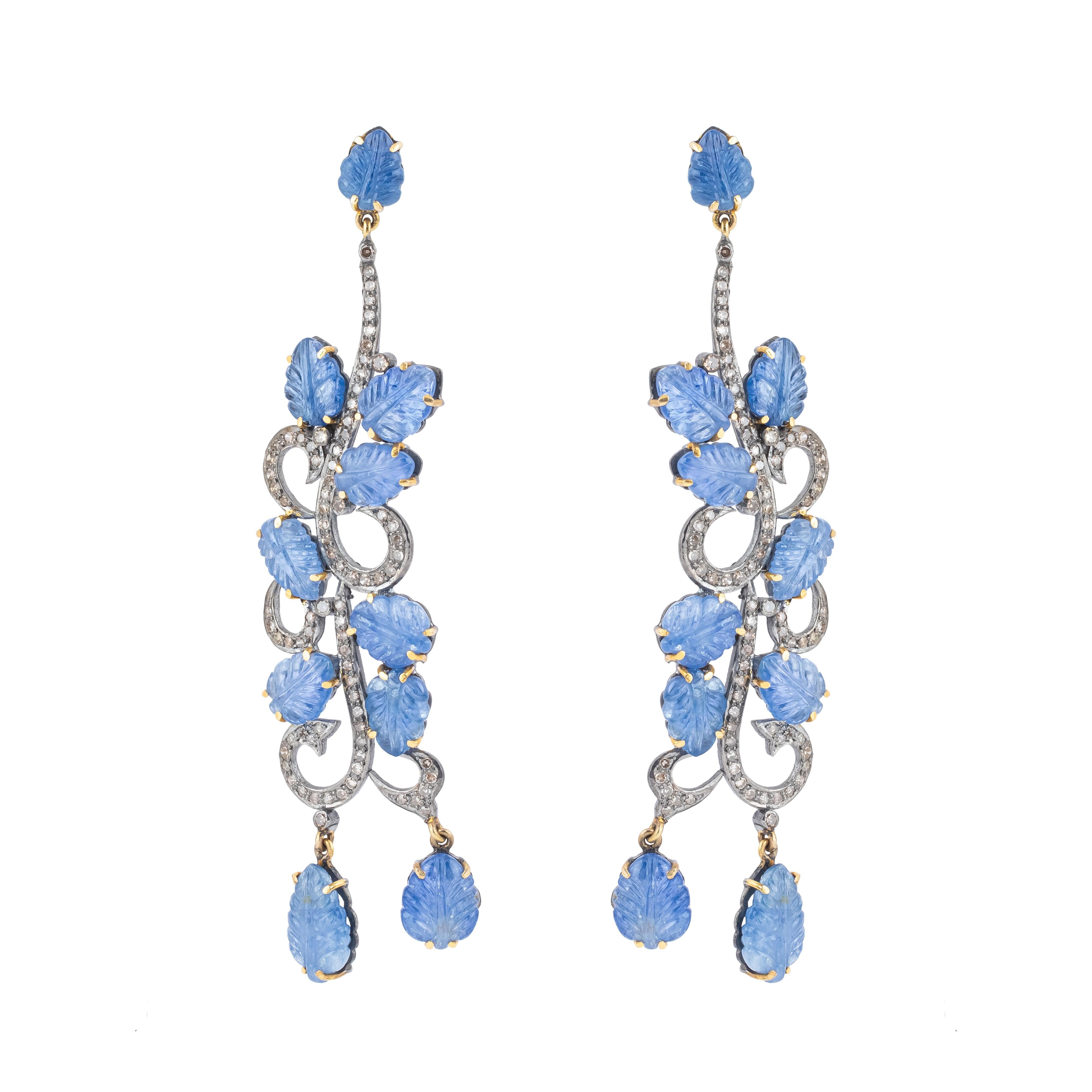 61.8 Carat Diamond and Sapphire Dangle Earrings In New Condition For Sale In Jaipur, IN