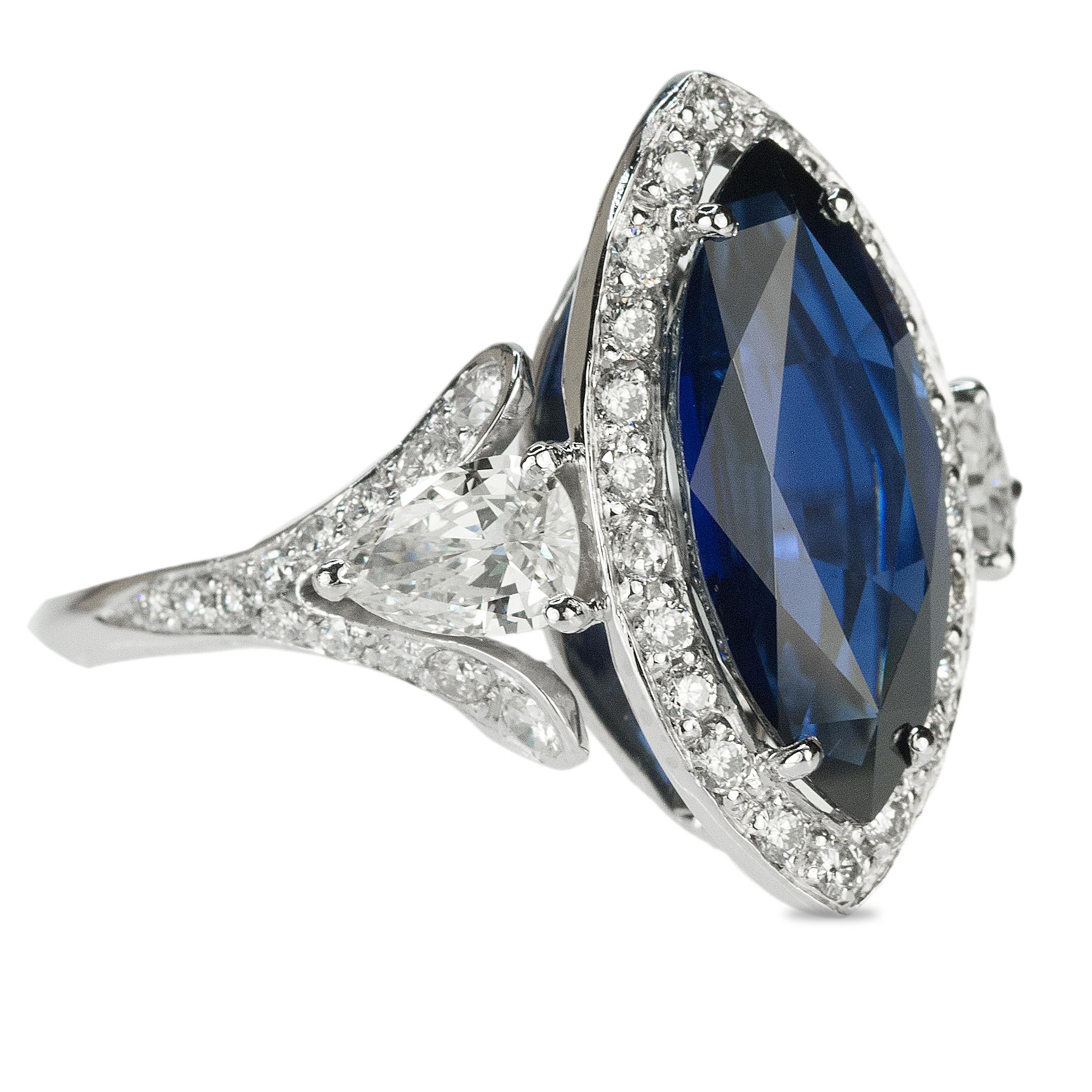 Platinring mit 6,18 Karat Saphir im Marquise-Schliff und Diamant für Damen oder Herren