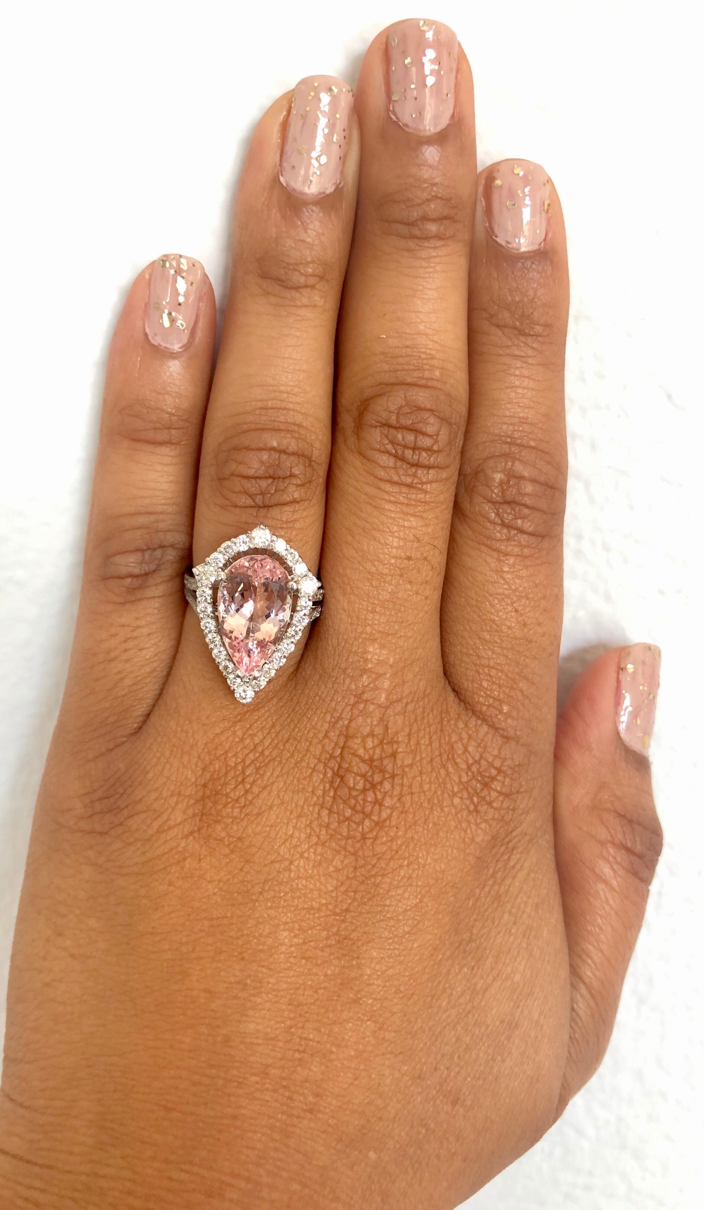 Bague de fiançailles en or blanc avec diamants et morganite rose de 6,18 carats Pour femmes en vente