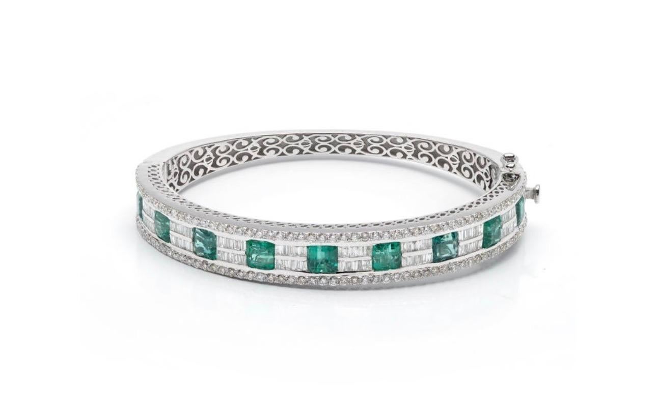 6,18 Karat natürlicher sambischer Smaragd und 1,54 Karat Diamant-Armreif aus 14k Gold

Smaragde : 6,18 Karat
Diamanten : 1,54 Karat
Gold : 23,52 Gramm

Es ist sehr schwer, die wahre Farbe und den Glanz des Steins einzufangen, ich habe versucht,