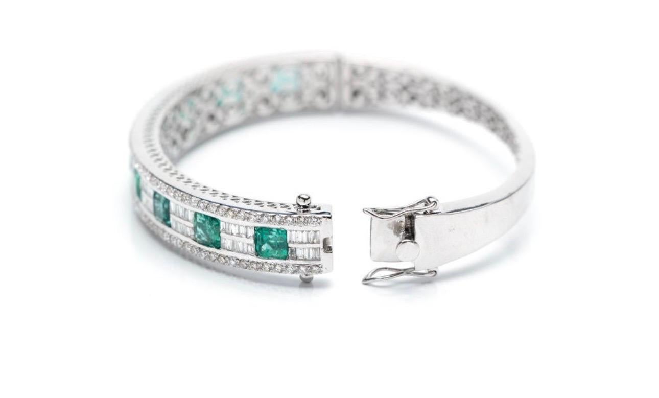 6,18 Karat natürlicher sambischer Smaragd und 1,54 Karat Diamant-Armreif aus 14k Gold (Smaragdschliff) im Angebot