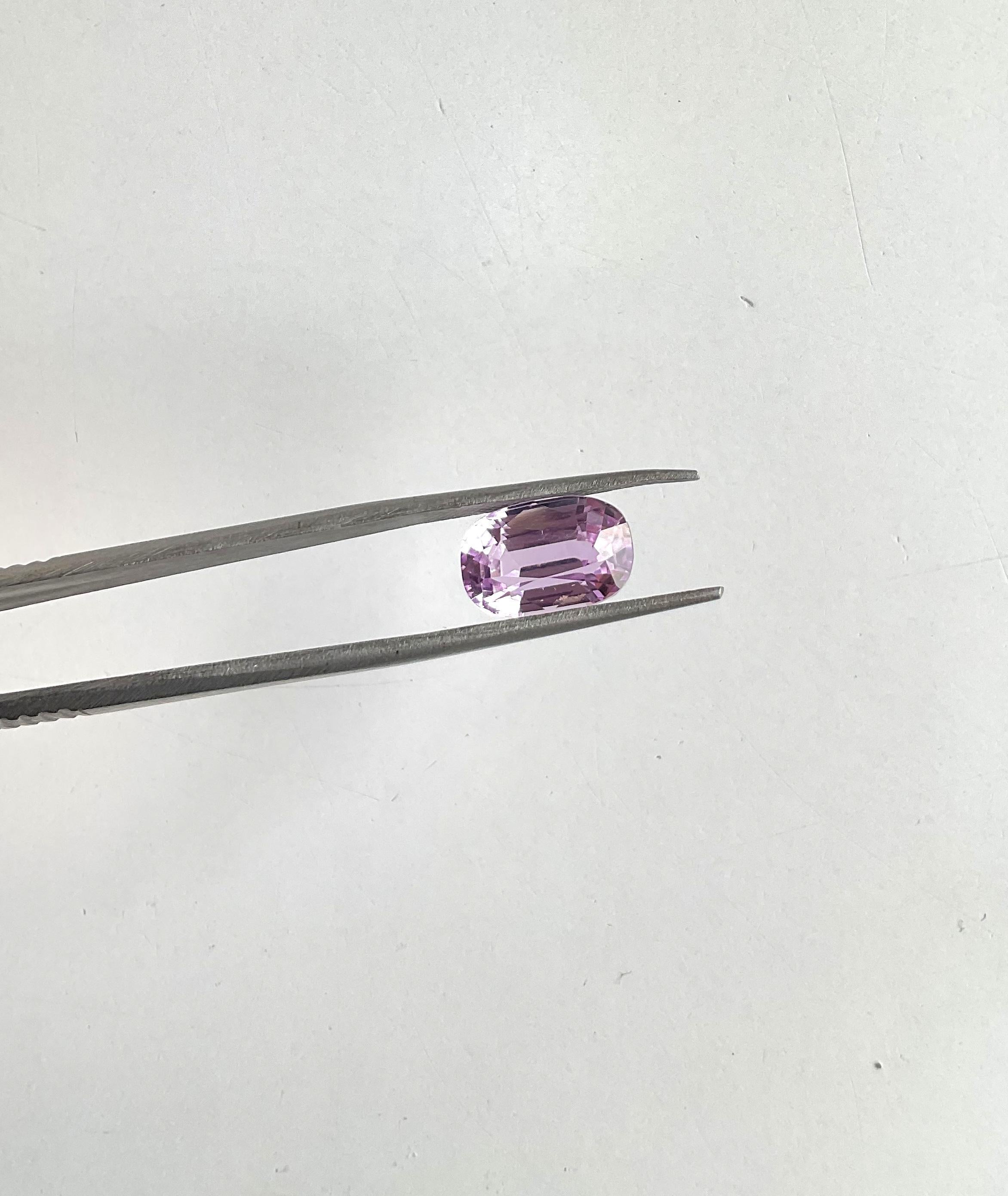 6.18 Carats Pink Kunzite Oval Natural Cut Stone For Fine Gem Jewellery For Sale 2