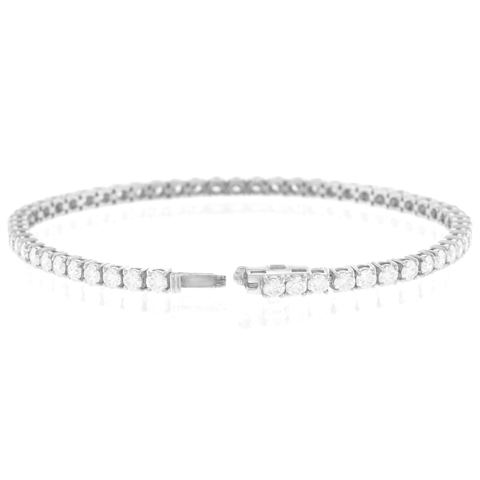 Bracelet ligne de diamants d'un poids total de 6,18 carats 4