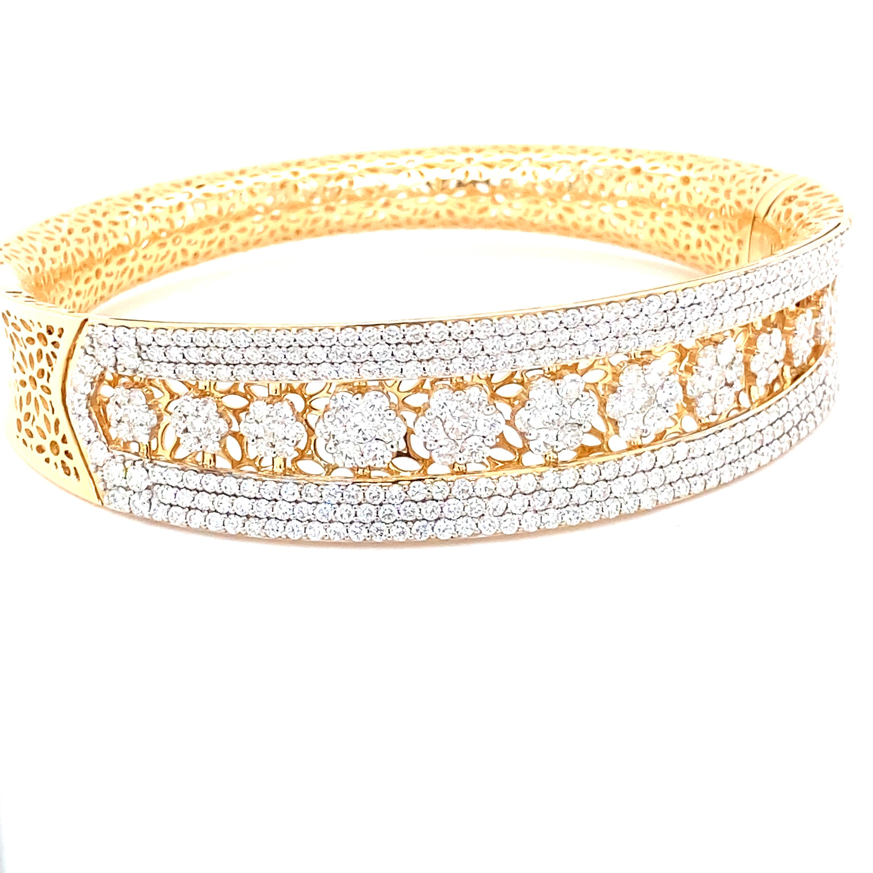 6.19 Carat Diamond Yellow Gold Cuff Bracelet In New Condition For Sale In Trumbull, CT