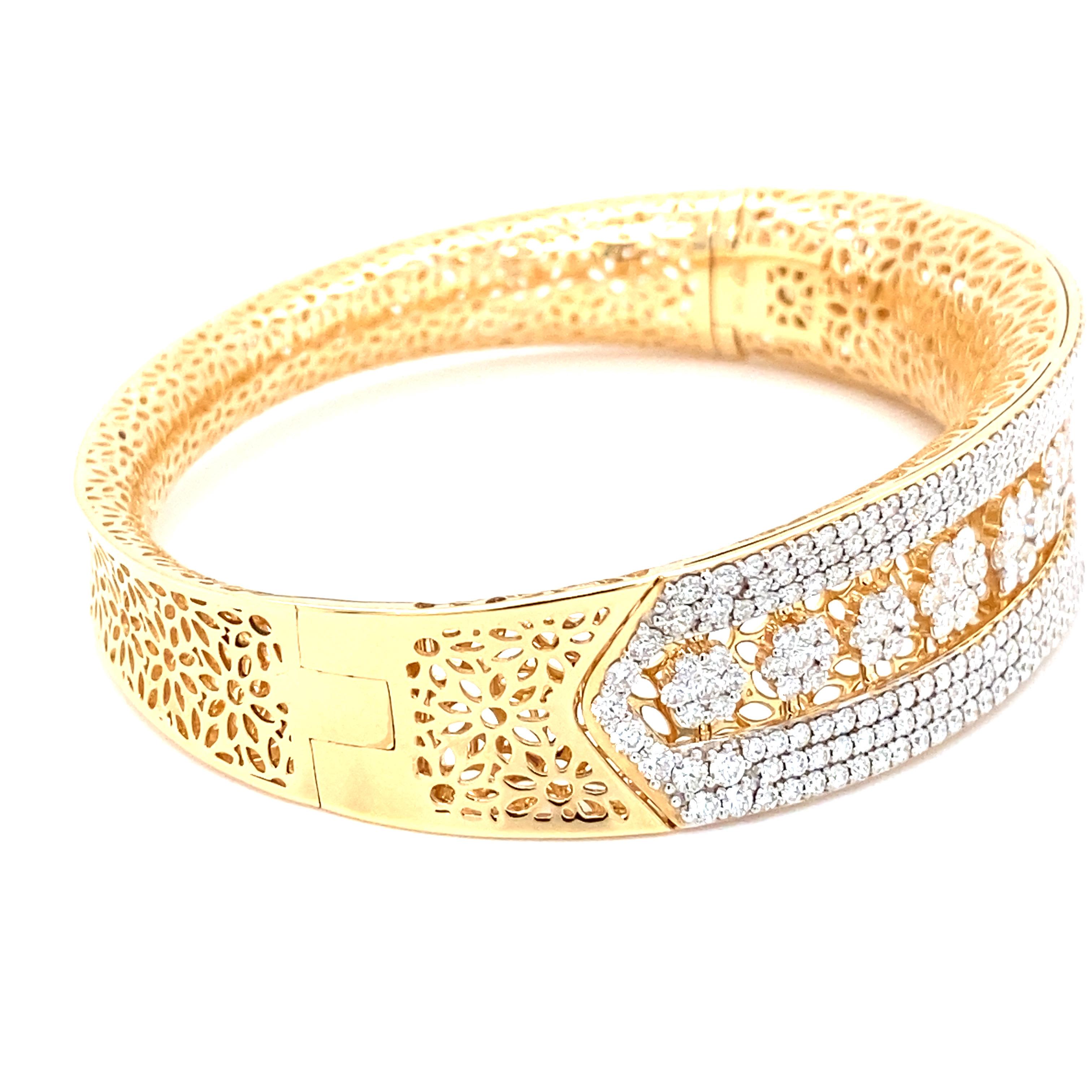 6.19 Carat Diamond Yellow Gold Cuff Bracelet For Sale 1